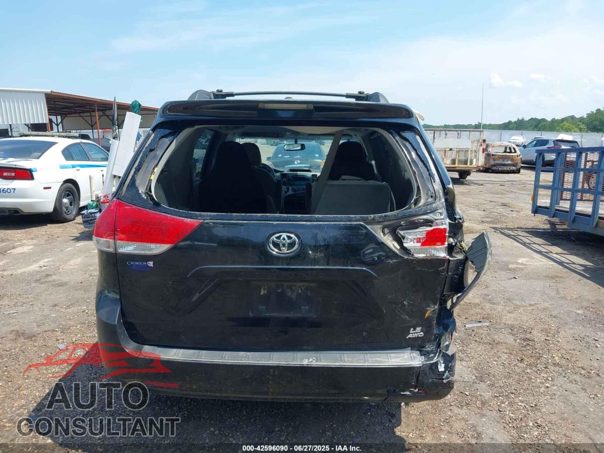 TOYOTA SIENNA 2011 - 5TDJK3DC4BS027433