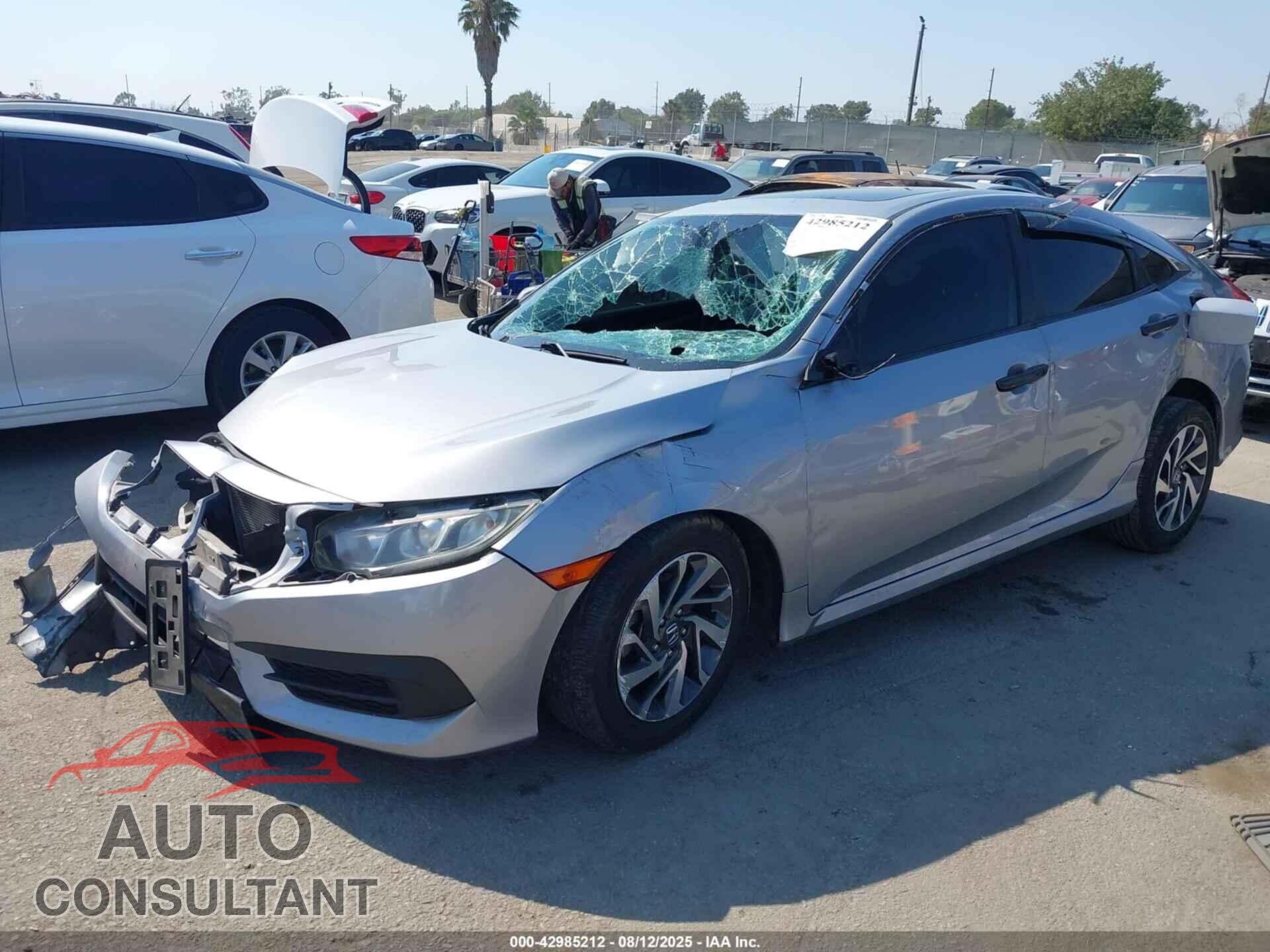 HONDA CIVIC 2018 - 2HGFC2F74JH580563