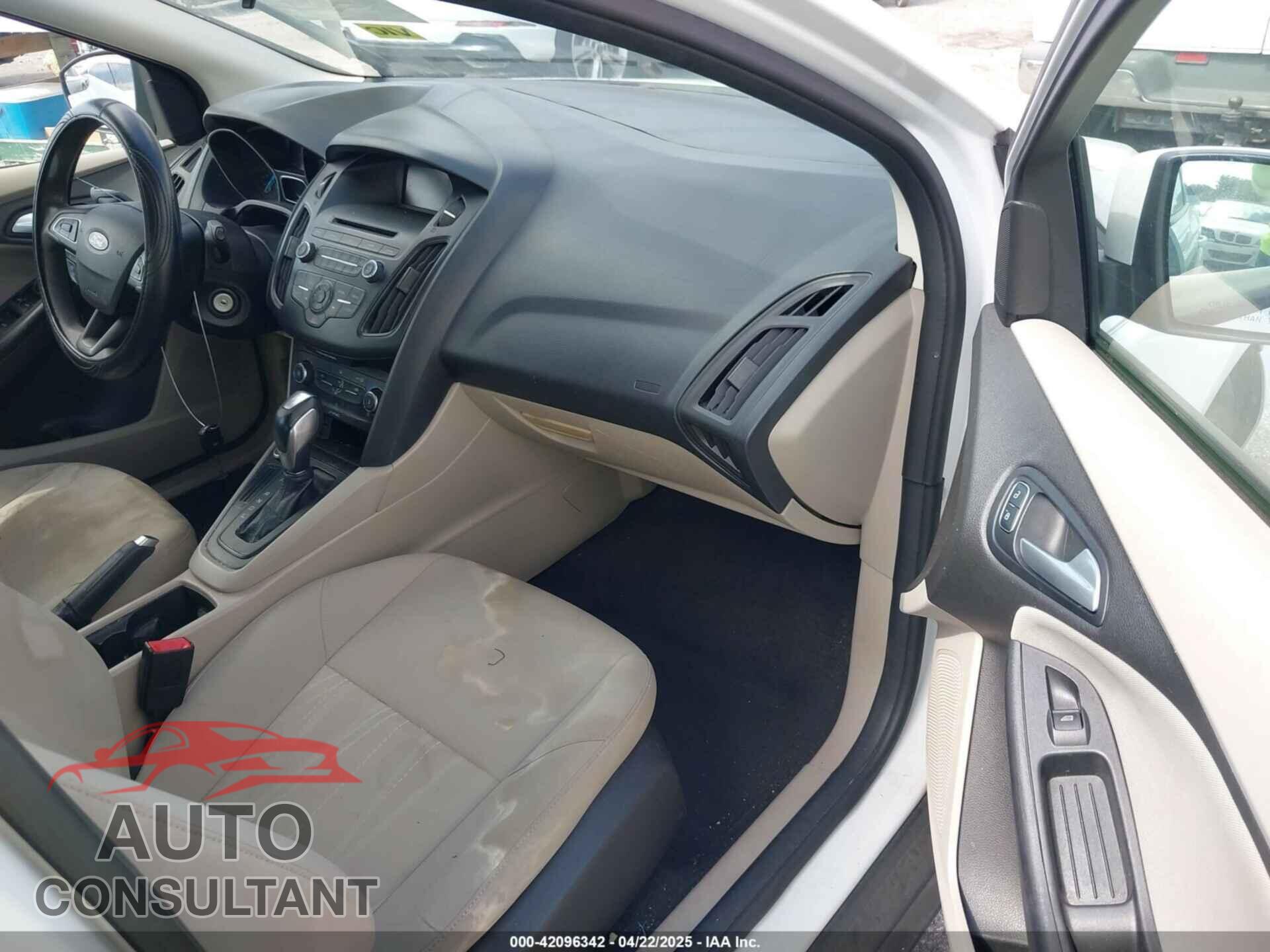 FORD FOCUS 2015 - 1FADP3K25FL328931