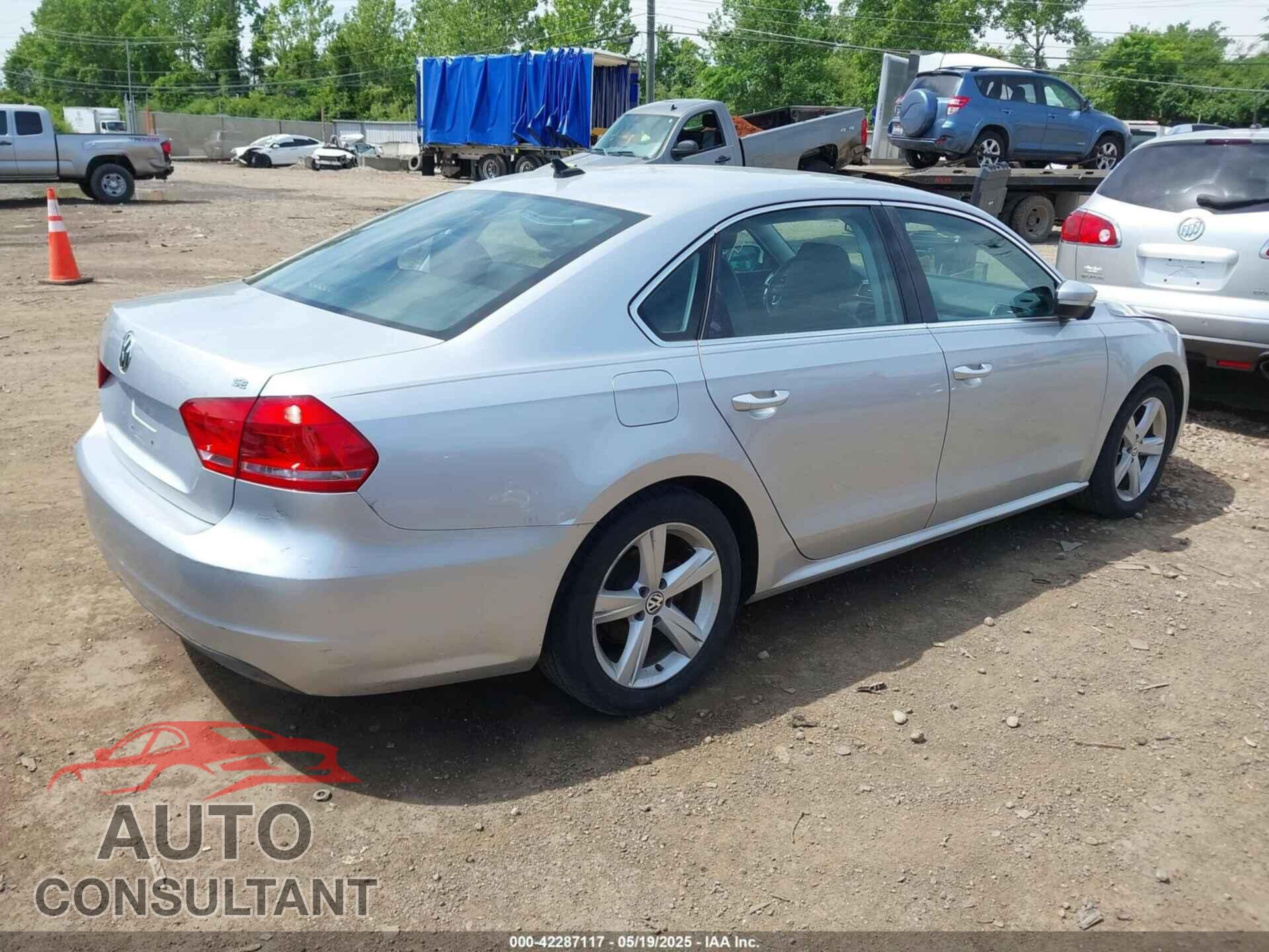 VOLKSWAGEN PASSAT 2013 - 1VWBP7A32DC088430