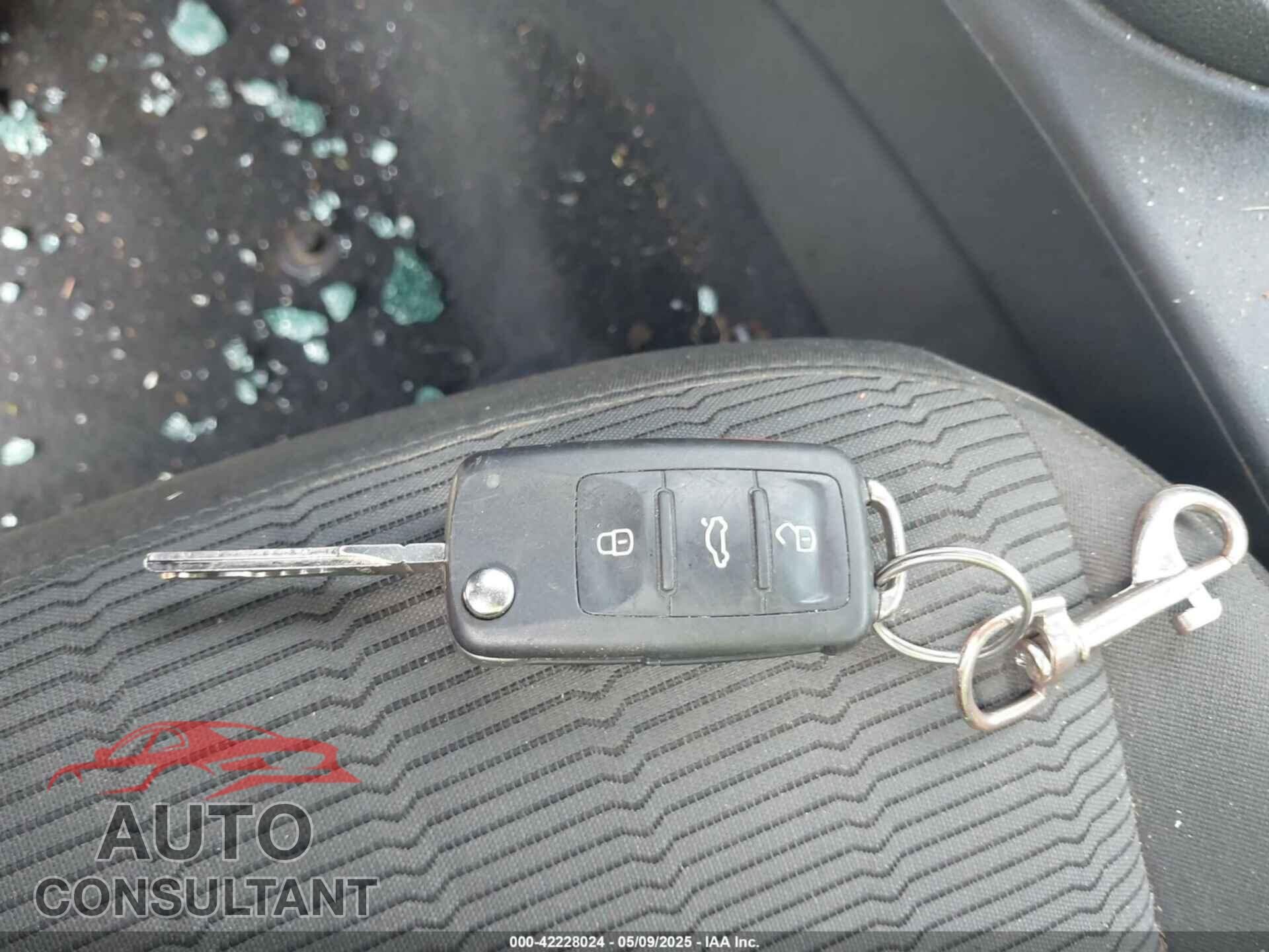 VOLKSWAGEN BEETLE 2012 - 3VWFP7AT5CM615634