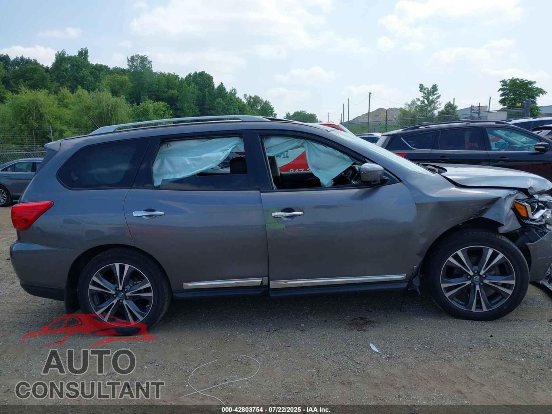 NISSAN PATHFINDER 2017 - 5N1DR2MM1HC640854