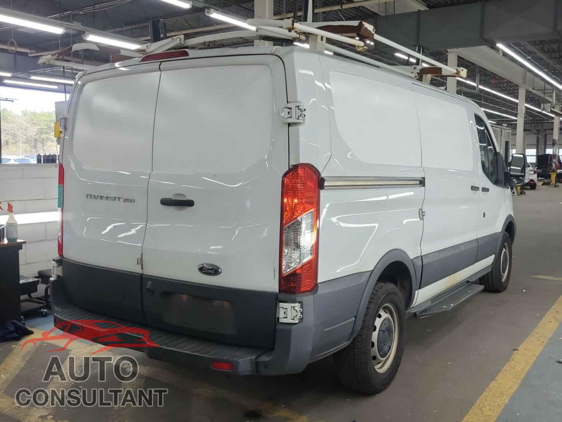 FORD TRANSIT 2017 - 1FTYR1YM4HKB43541