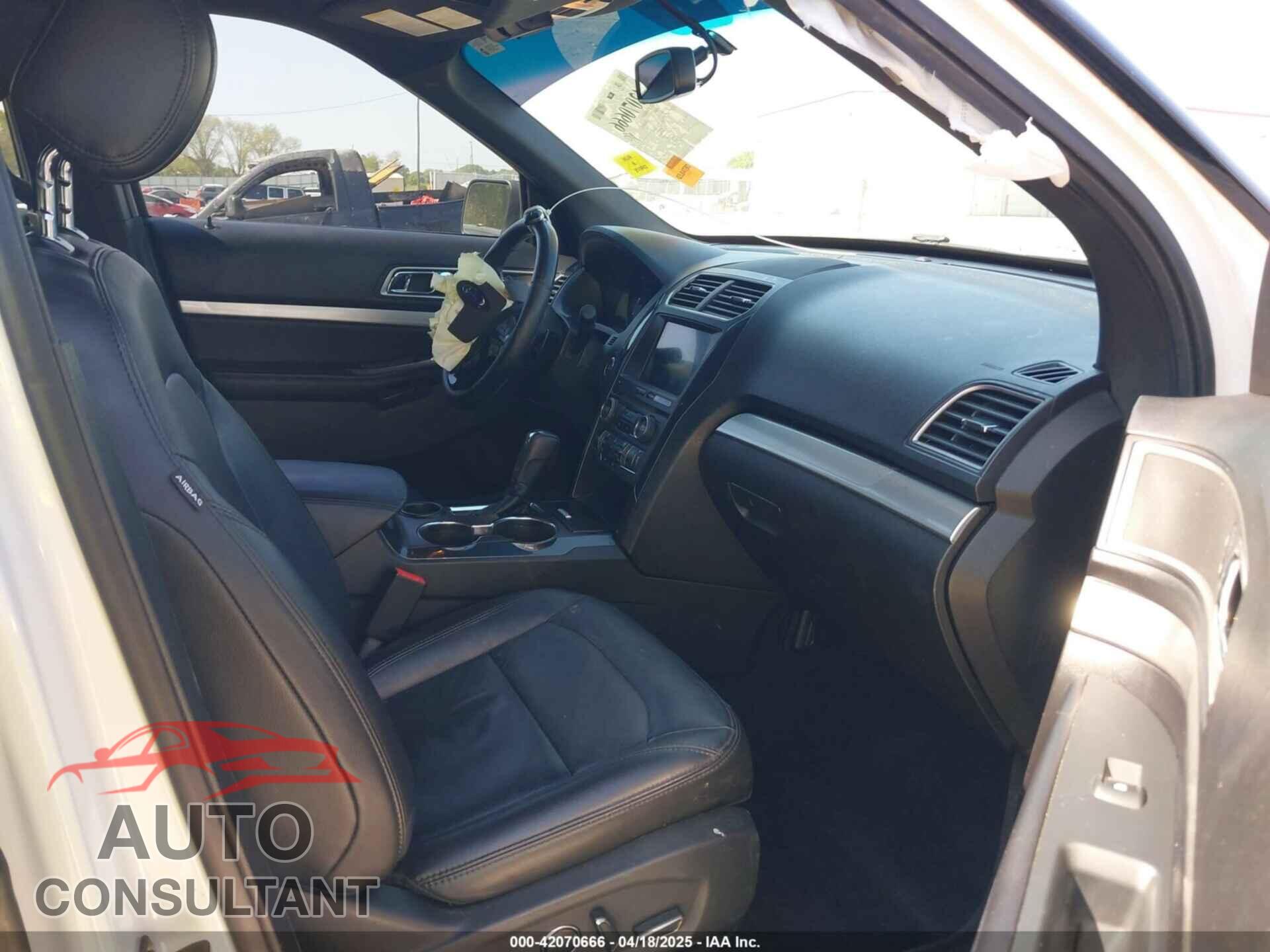 FORD EXPLORER 2017 - 1FM5K7D88HGA57943