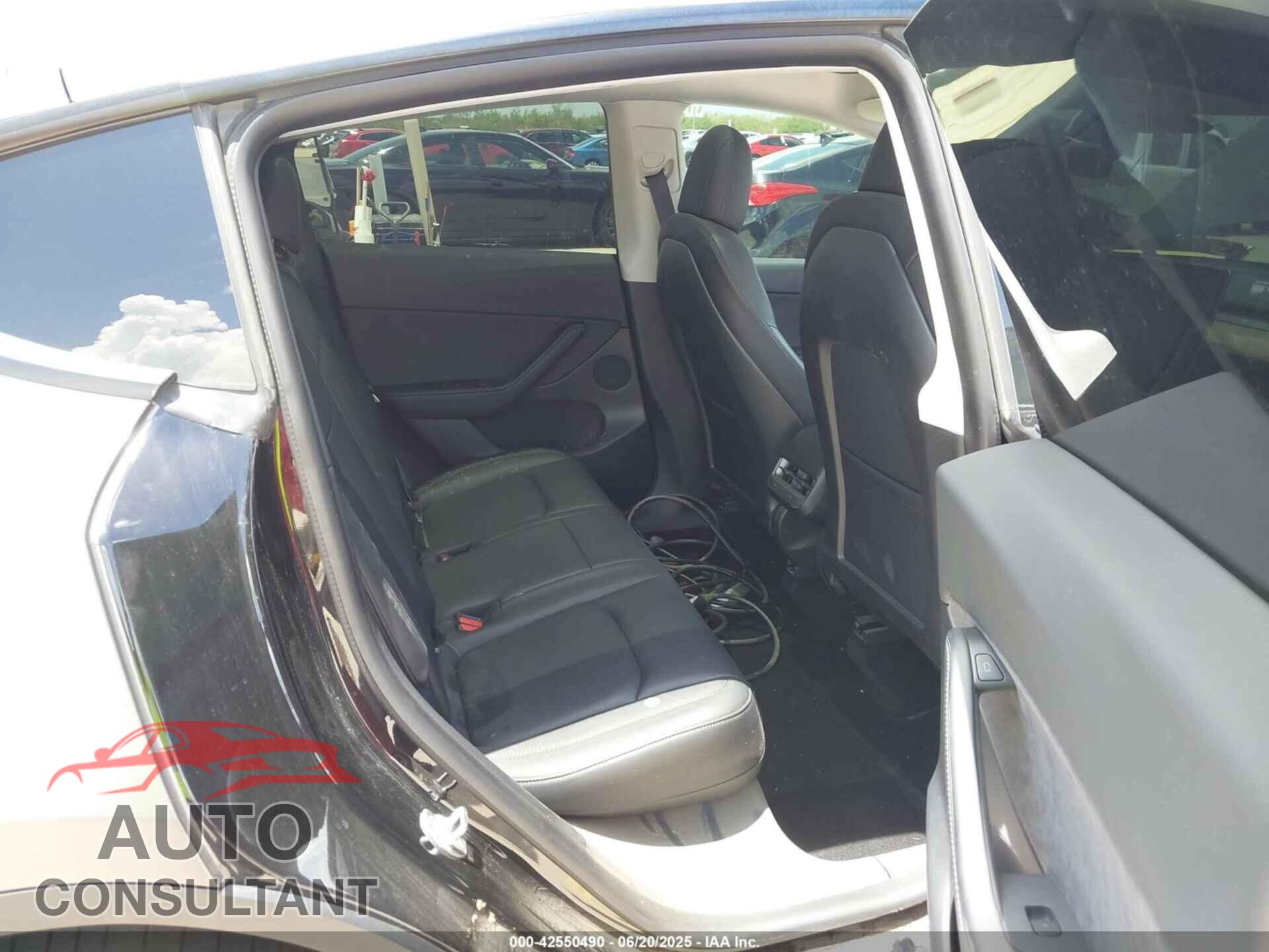TESLA MODEL Y 2021 - 5YJYGDEF4MF189438