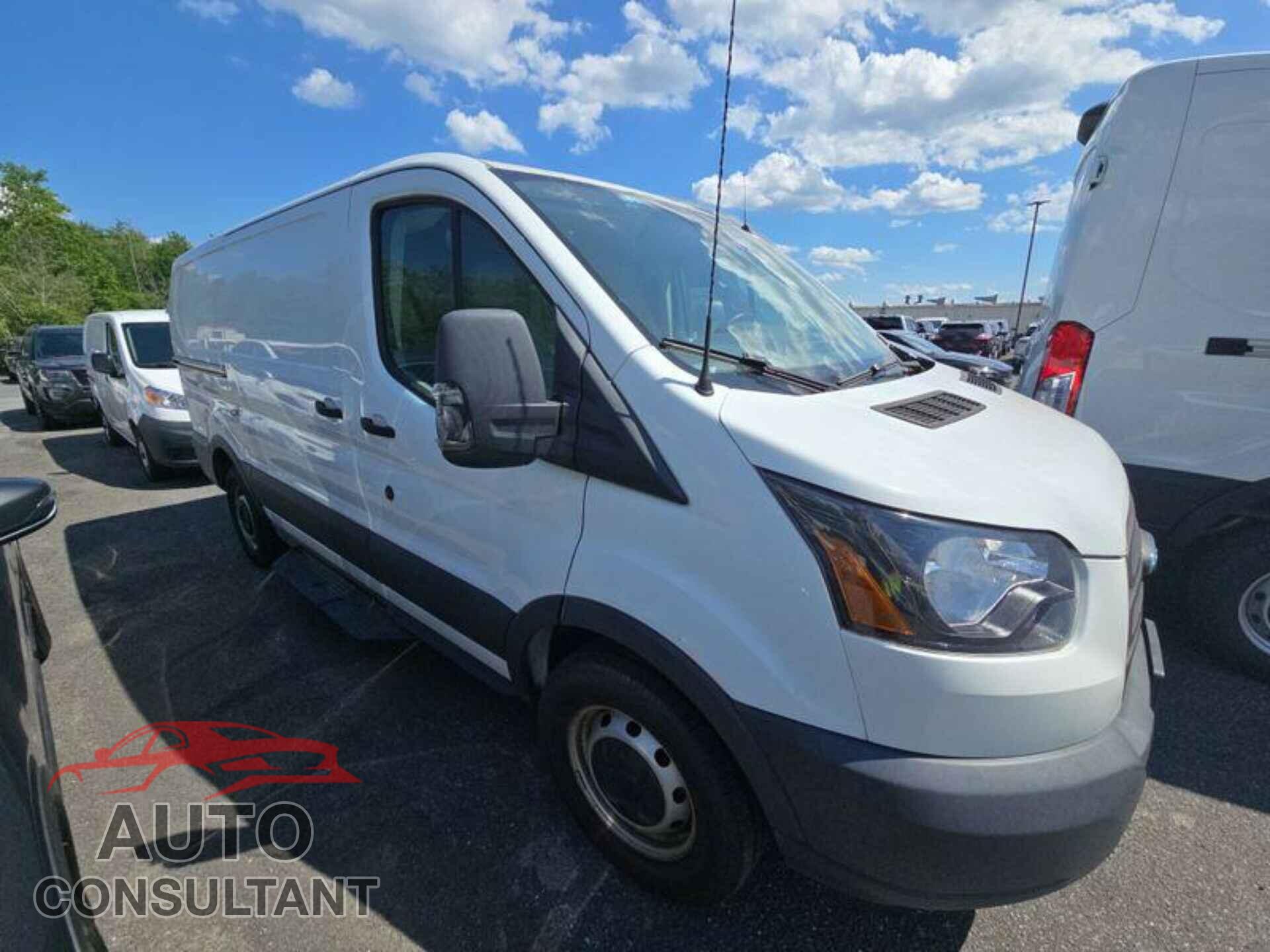 FORD TRANSIT 2017 - 1FTYR1YM5HKB43600
