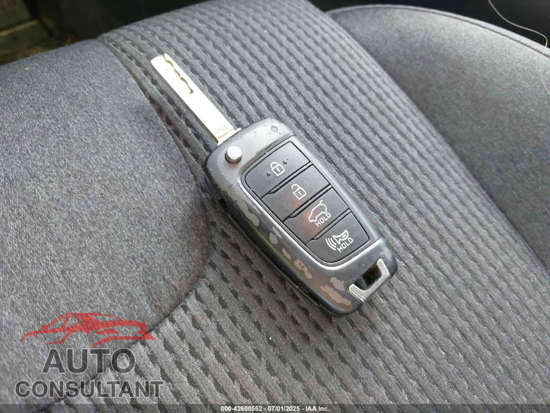 HYUNDAI SANTA FE 2019 - 5NMS2CAD3KH103812