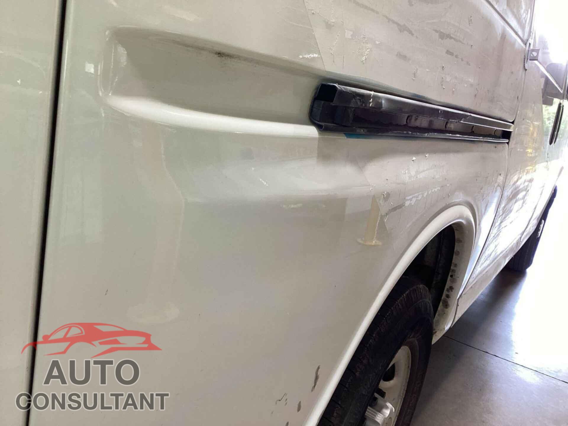 CHEVROLET EXPRESS G2500 2012 - 1GCWGFCA0C1179233
