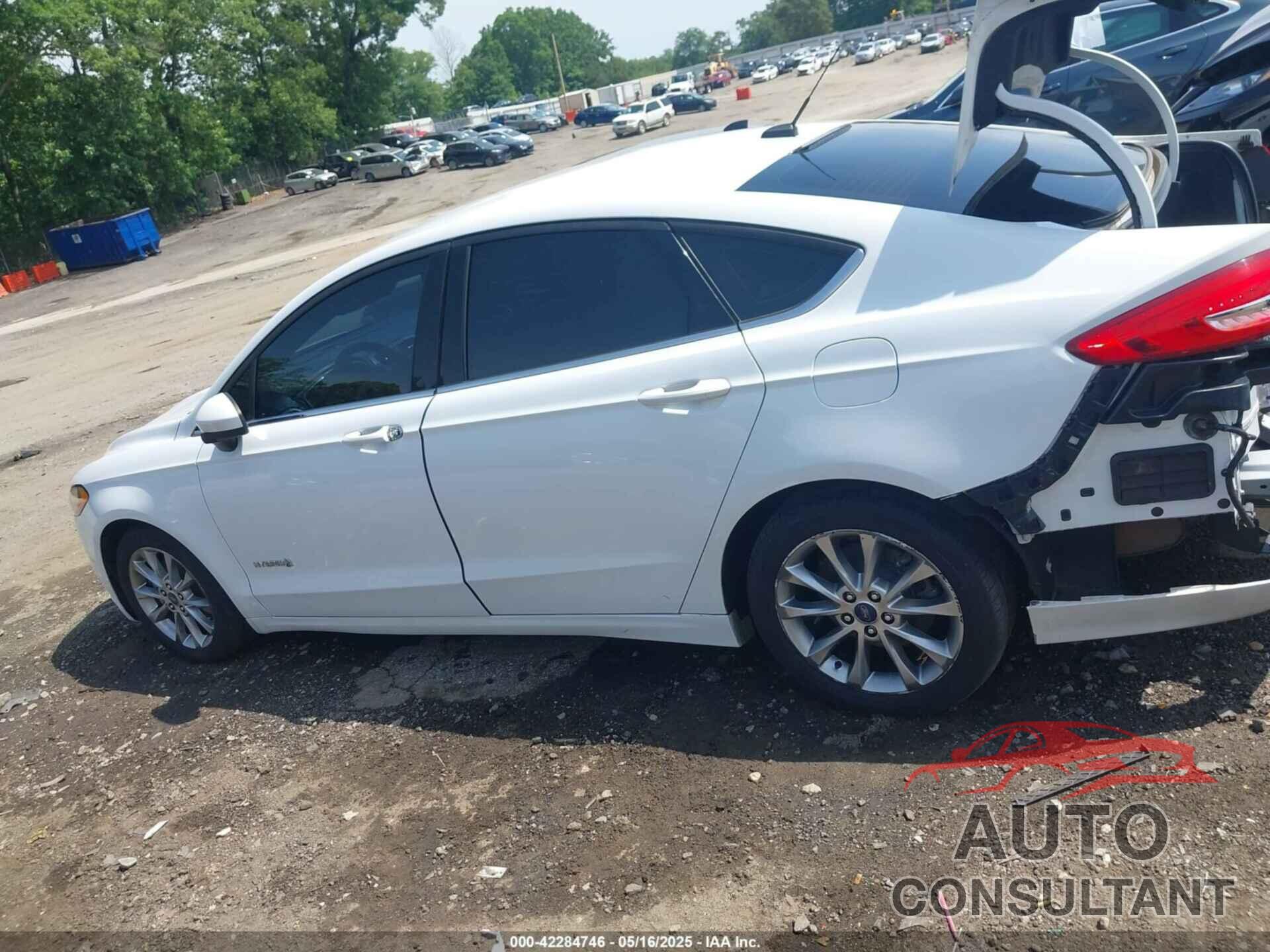 FORD FUSION HYBRID 2017 - 3FA6P0LU8HR318048