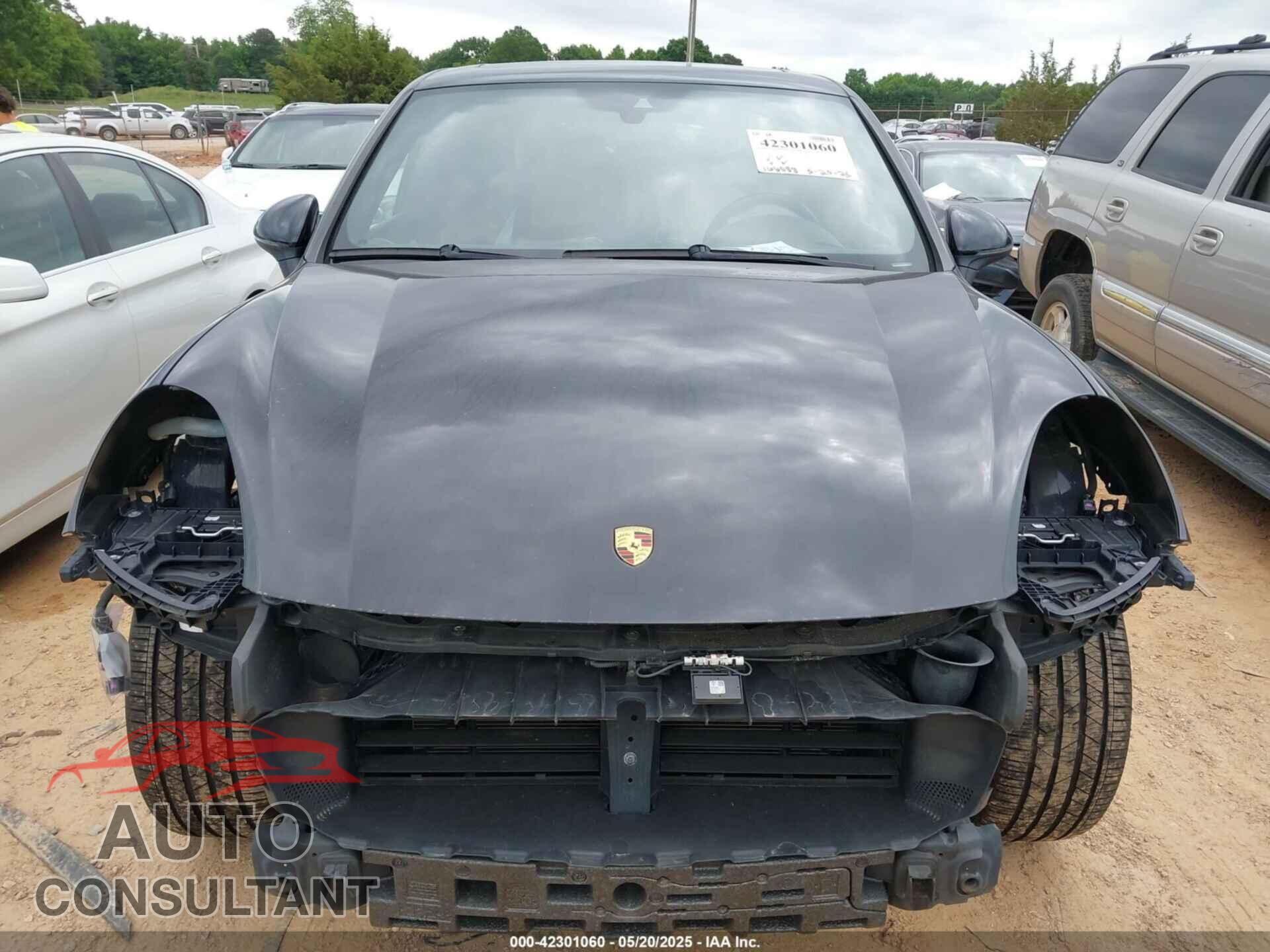 PORSCHE CAYENNE 2017 - WP1AA2A20HKA89404