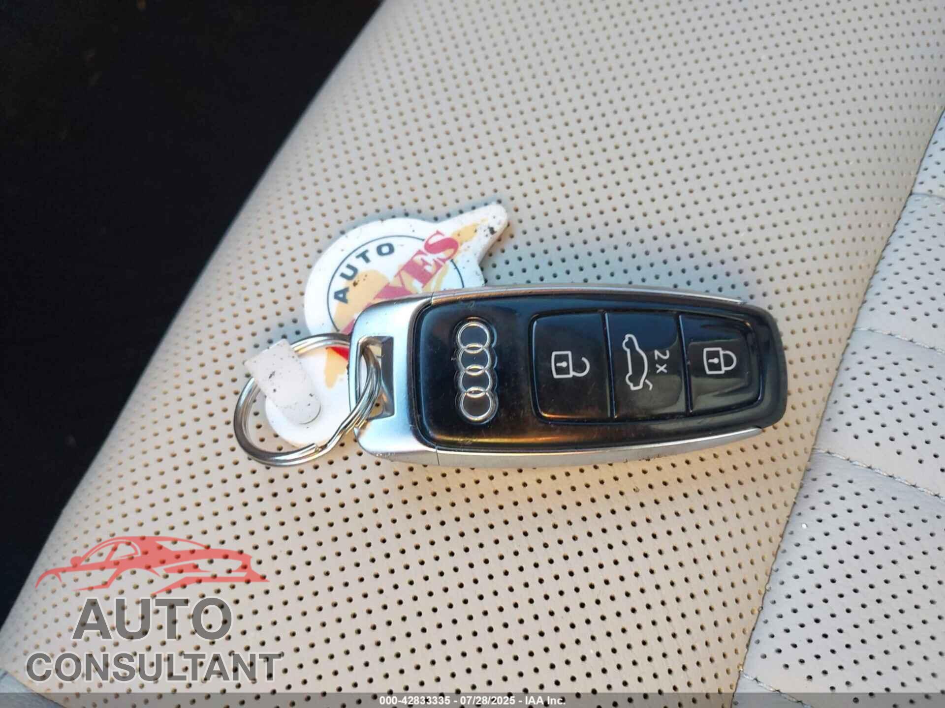 AUDI E-TRON 2019 - WA1LAAGE4KB023512
