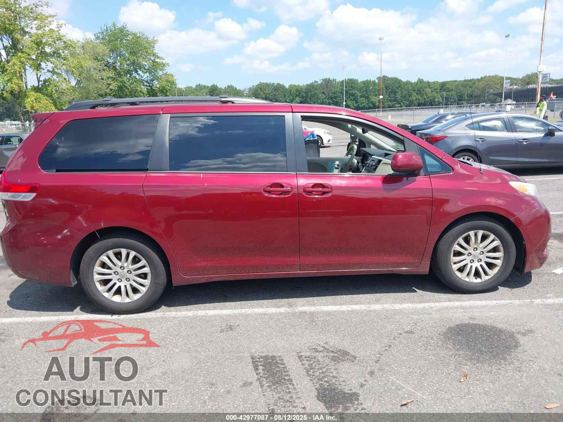 TOYOTA SIENNA 2013 - 5TDYK3DC4DS386055