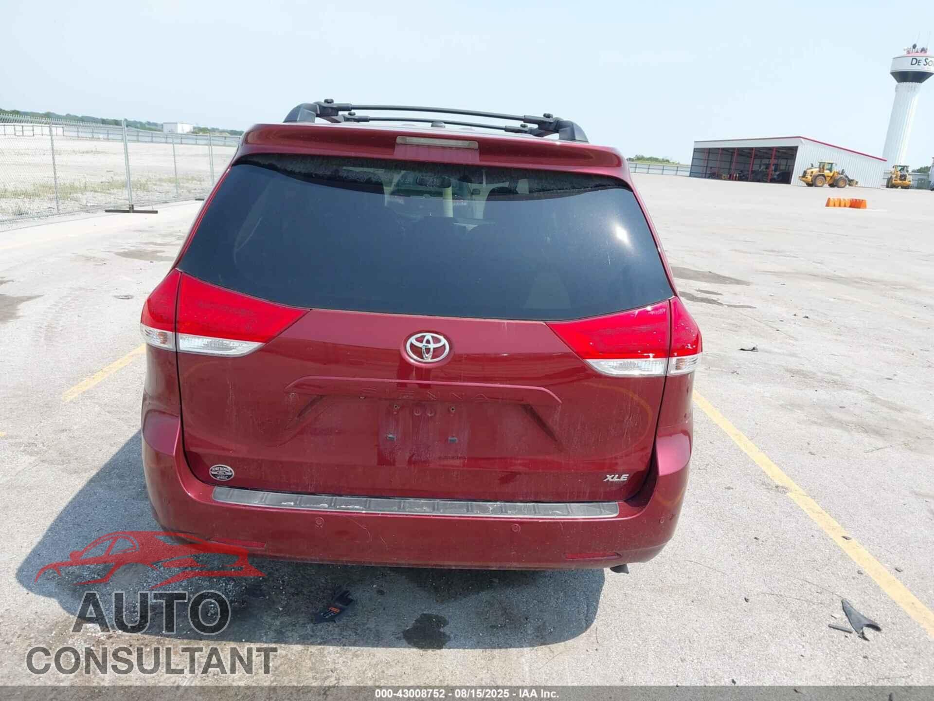TOYOTA SIENNA 2013 - 5TDYK3DC6DS382864