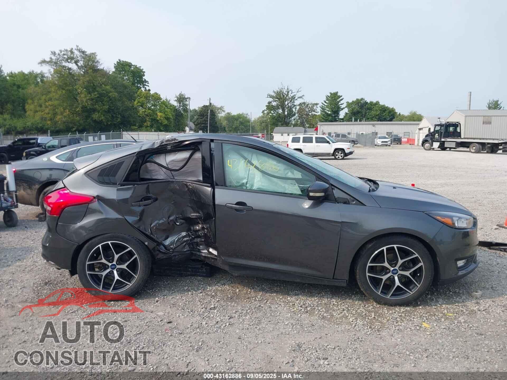 FORD FOCUS 2018 - 1FADP3M29JL215909
