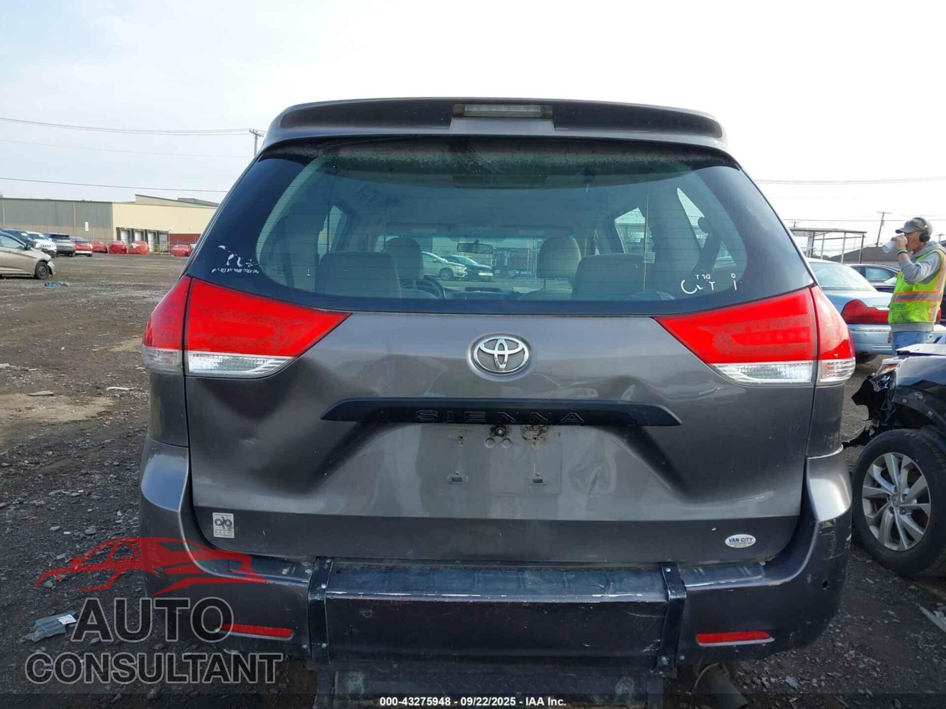 TOYOTA SIENNA 2012 - 5TDZK3DC3CS183595