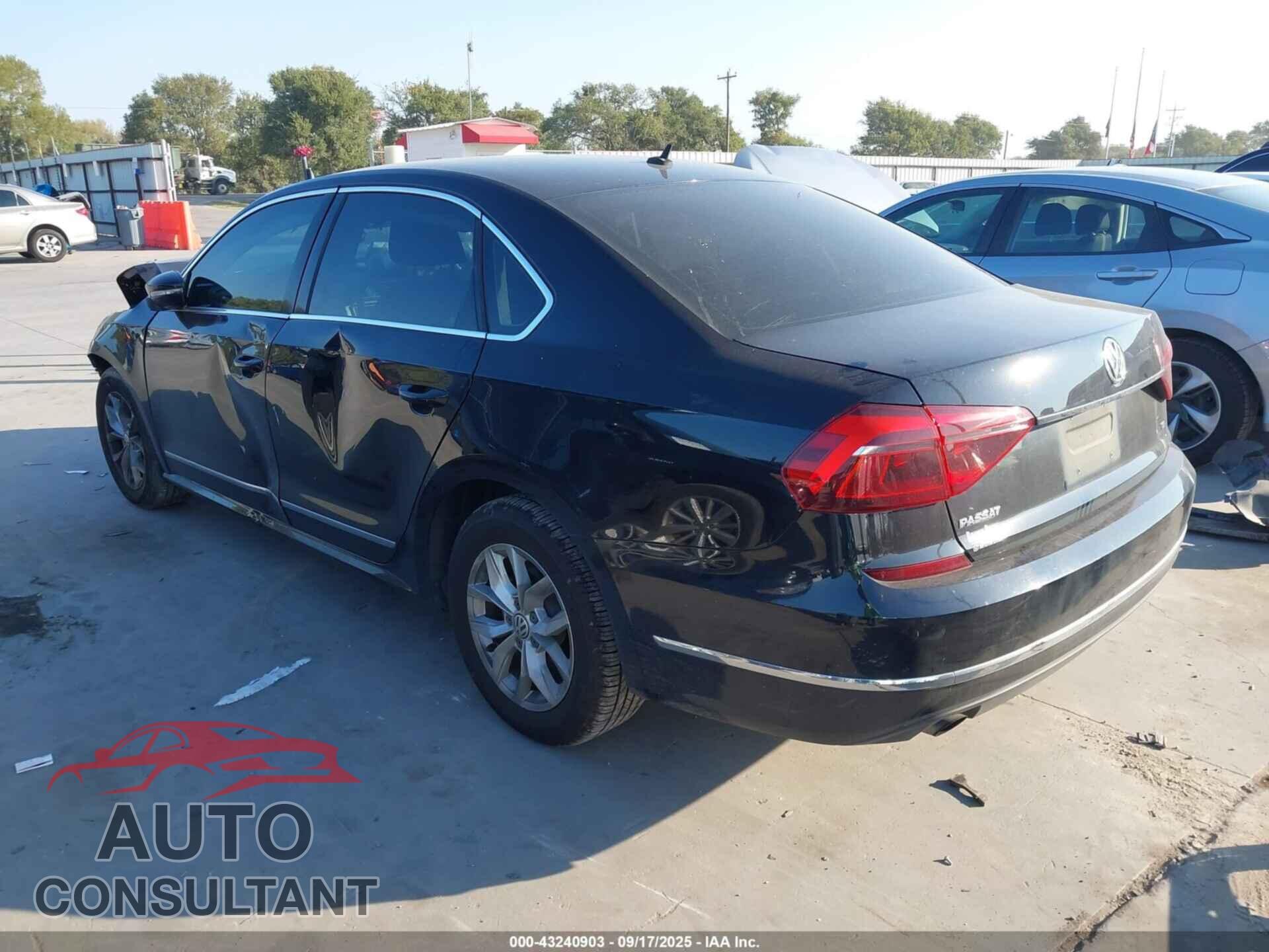 VOLKSWAGEN PASSAT 2017 - 1VWAT7A33HC048516
