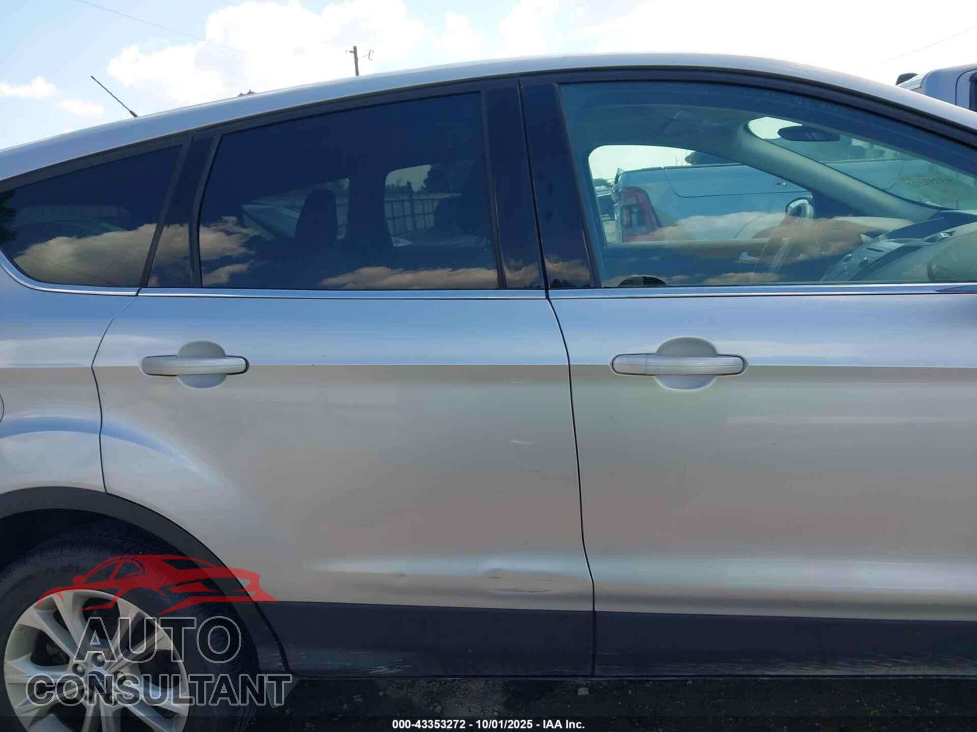 FORD ESCAPE 2017 - 1FMCU0G96HUC88774