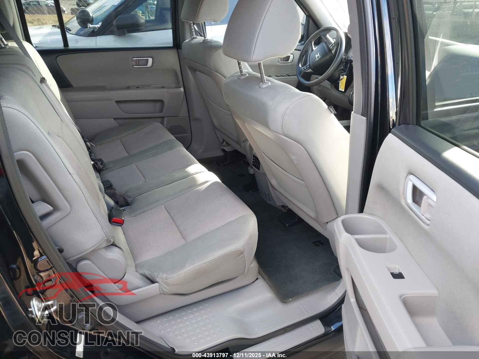HONDA PILOT 2015 - 5FNYF3H35FB015086