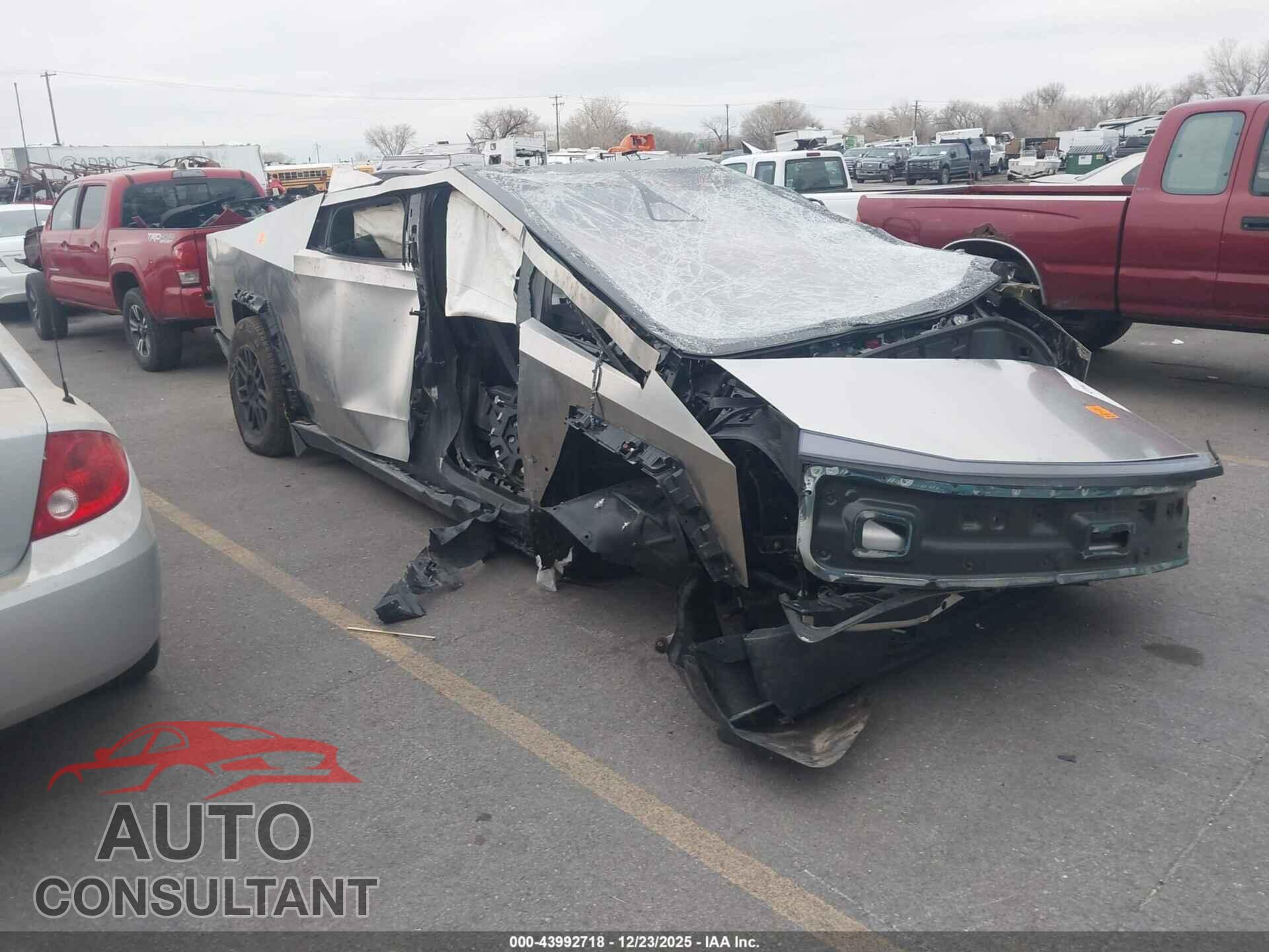 TESLA CYBERTRUCK 2025 - 7G2CEHEE4SA062128