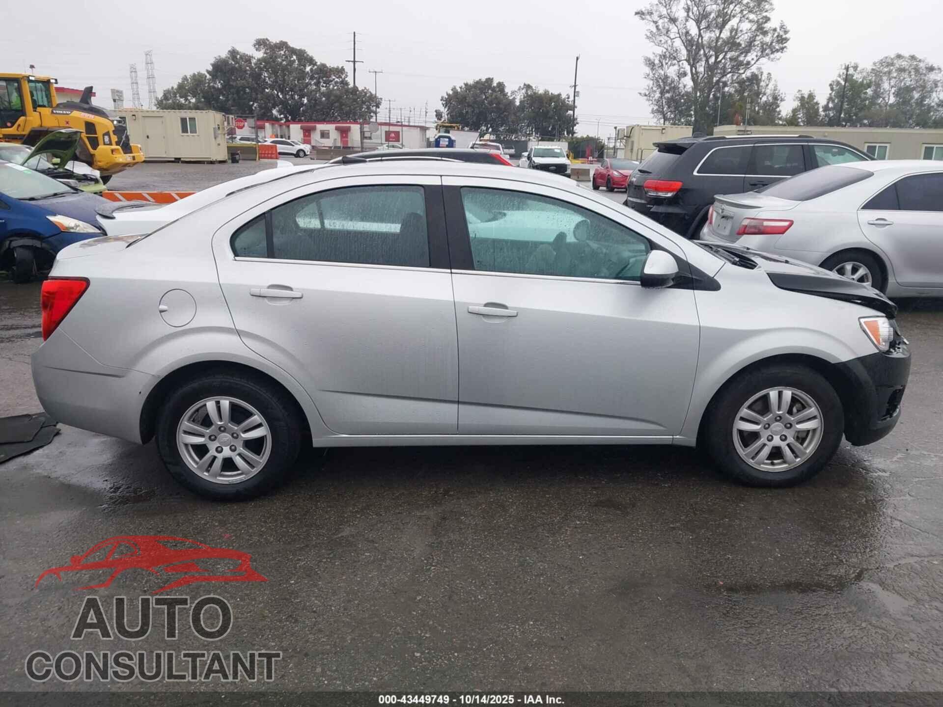 CHEVROLET SONIC 2013 - 1G1JC5SH0D4167557
