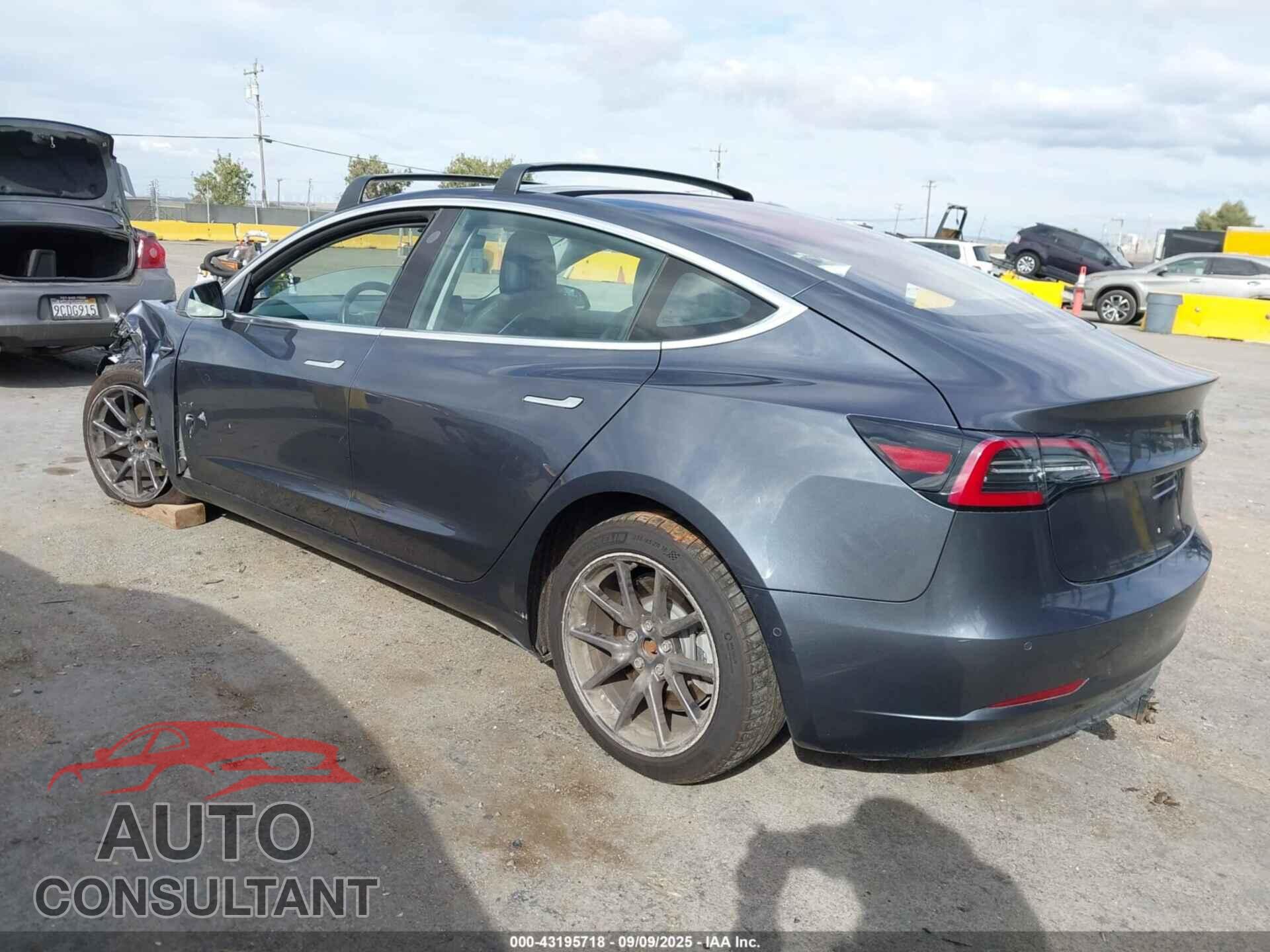 TESLA MODEL 3 2018 - 5YJ3E1EAXJF021561