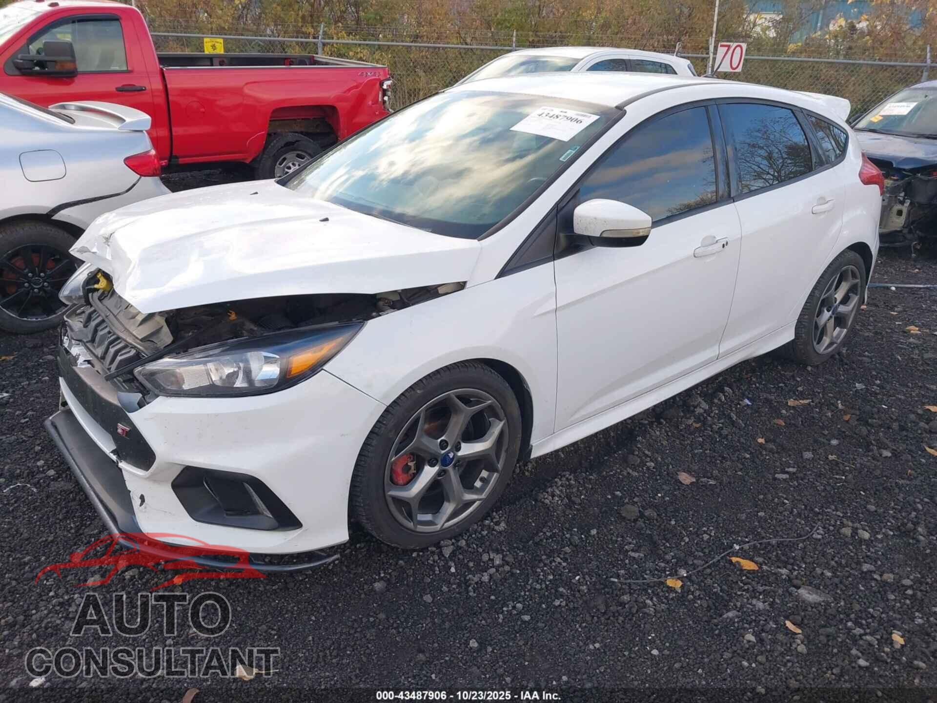 FORD FOCUS 2017 - 1FADP3L96HL289779