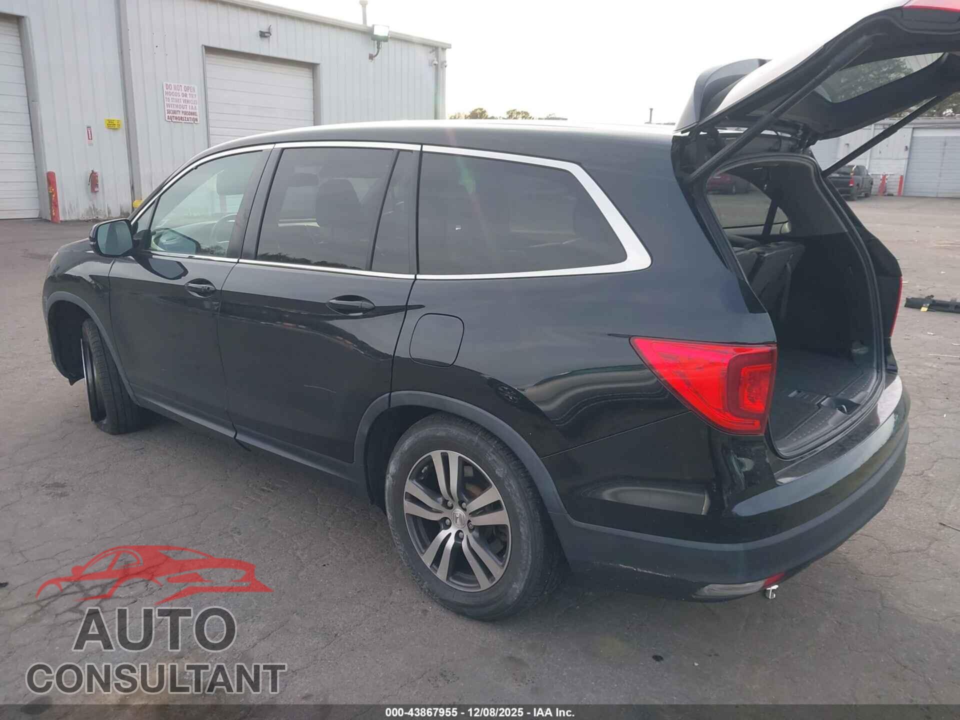 HONDA PILOT 2017 - 5FNYF6H56HB038933