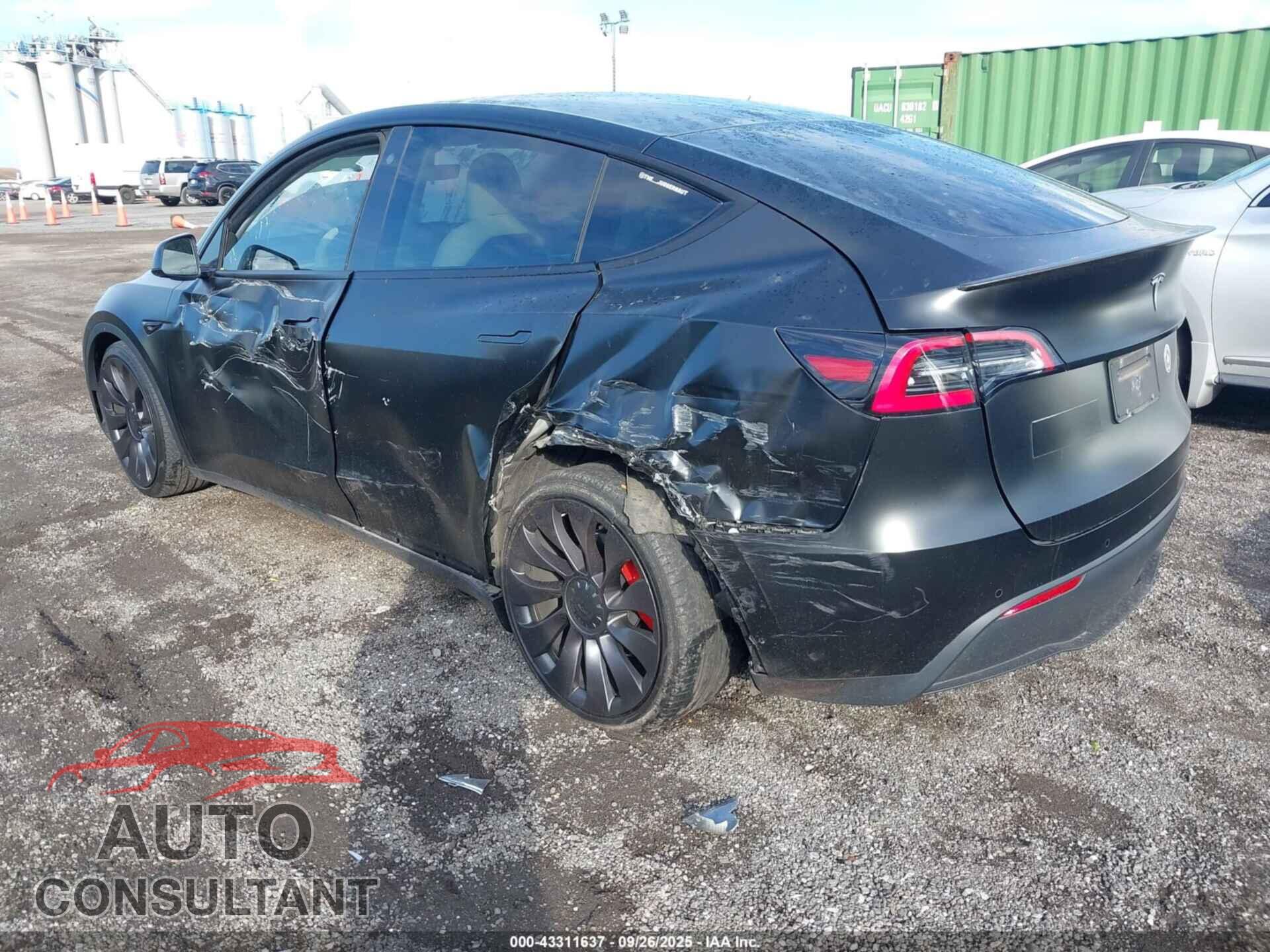 TESLA MODEL Y 2021 - 5YJYGDEFXMF124612