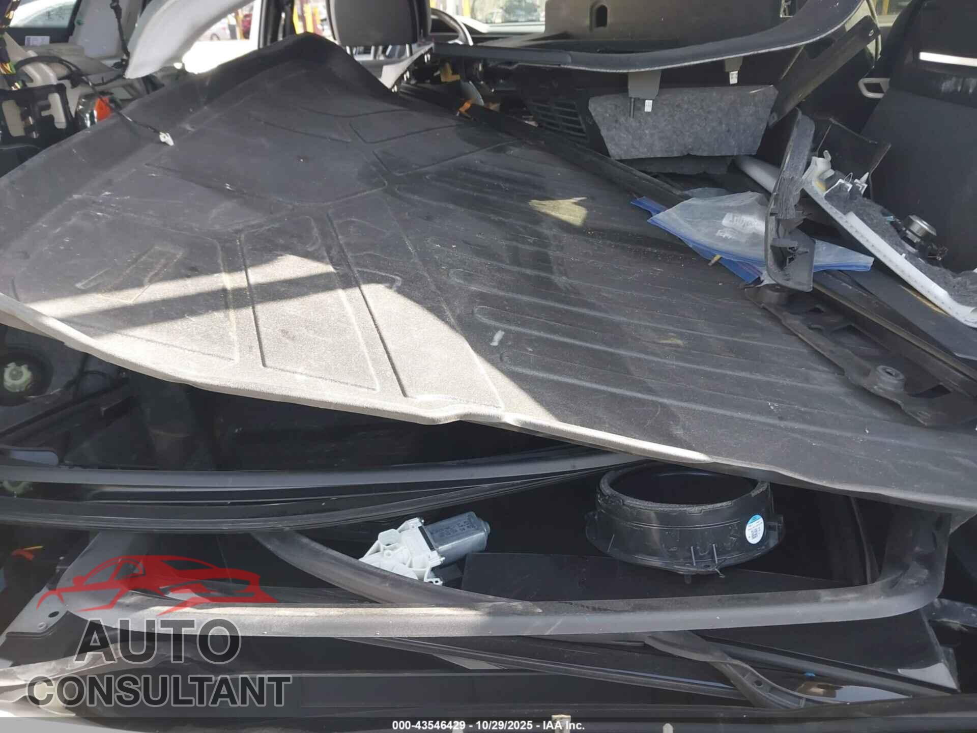 AUDI E-TRON 2021 - WA1LABGE8MB019763