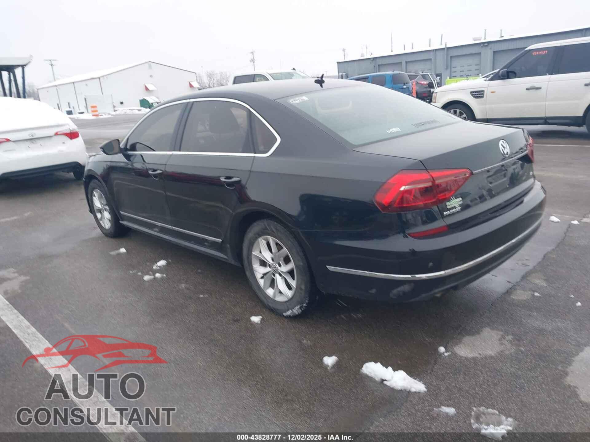 VOLKSWAGEN PASSAT 2017 - 1VWAT7A38HC078000
