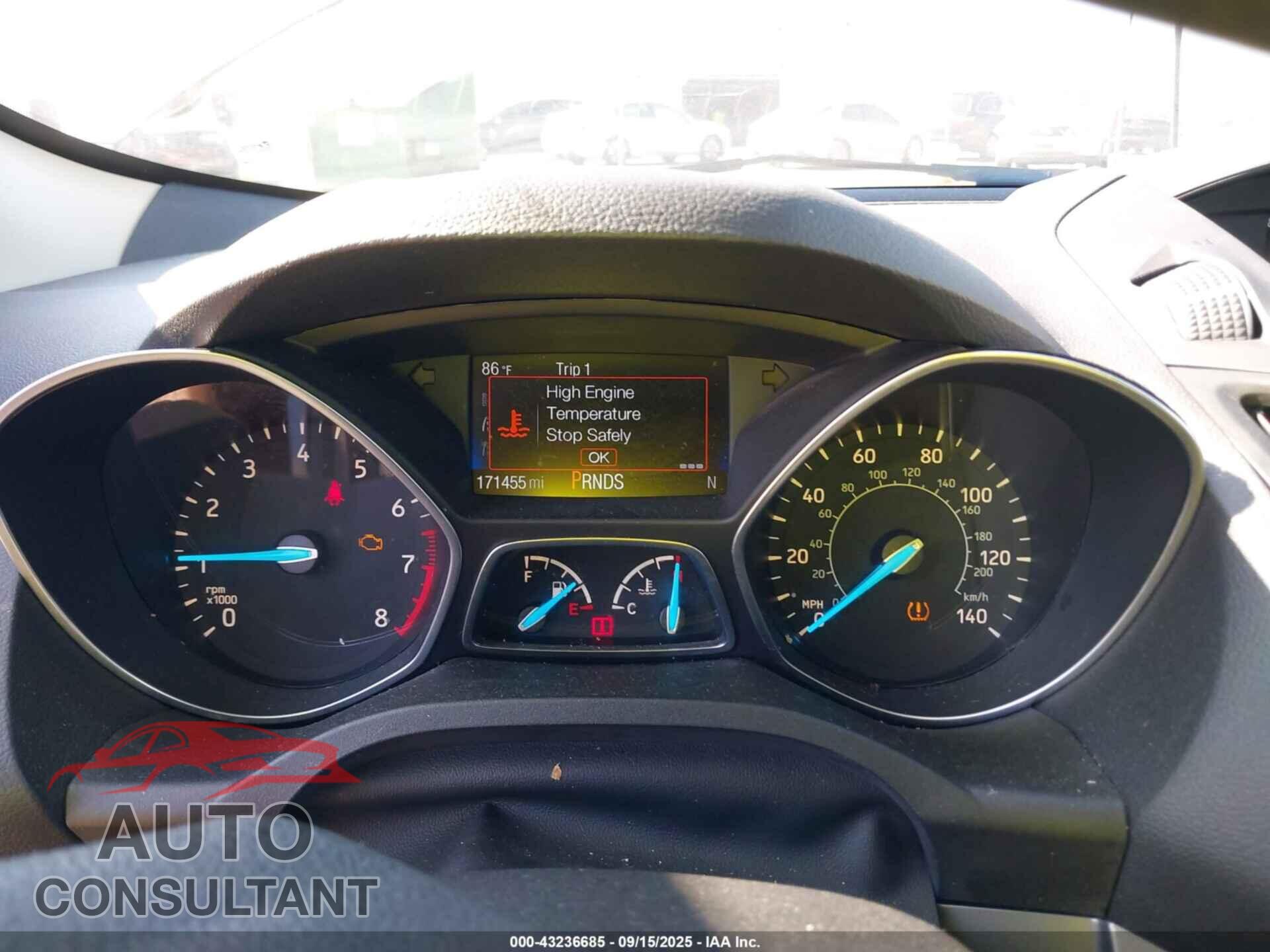 FORD ESCAPE 2017 - 1FMCU0GD4HUC32059