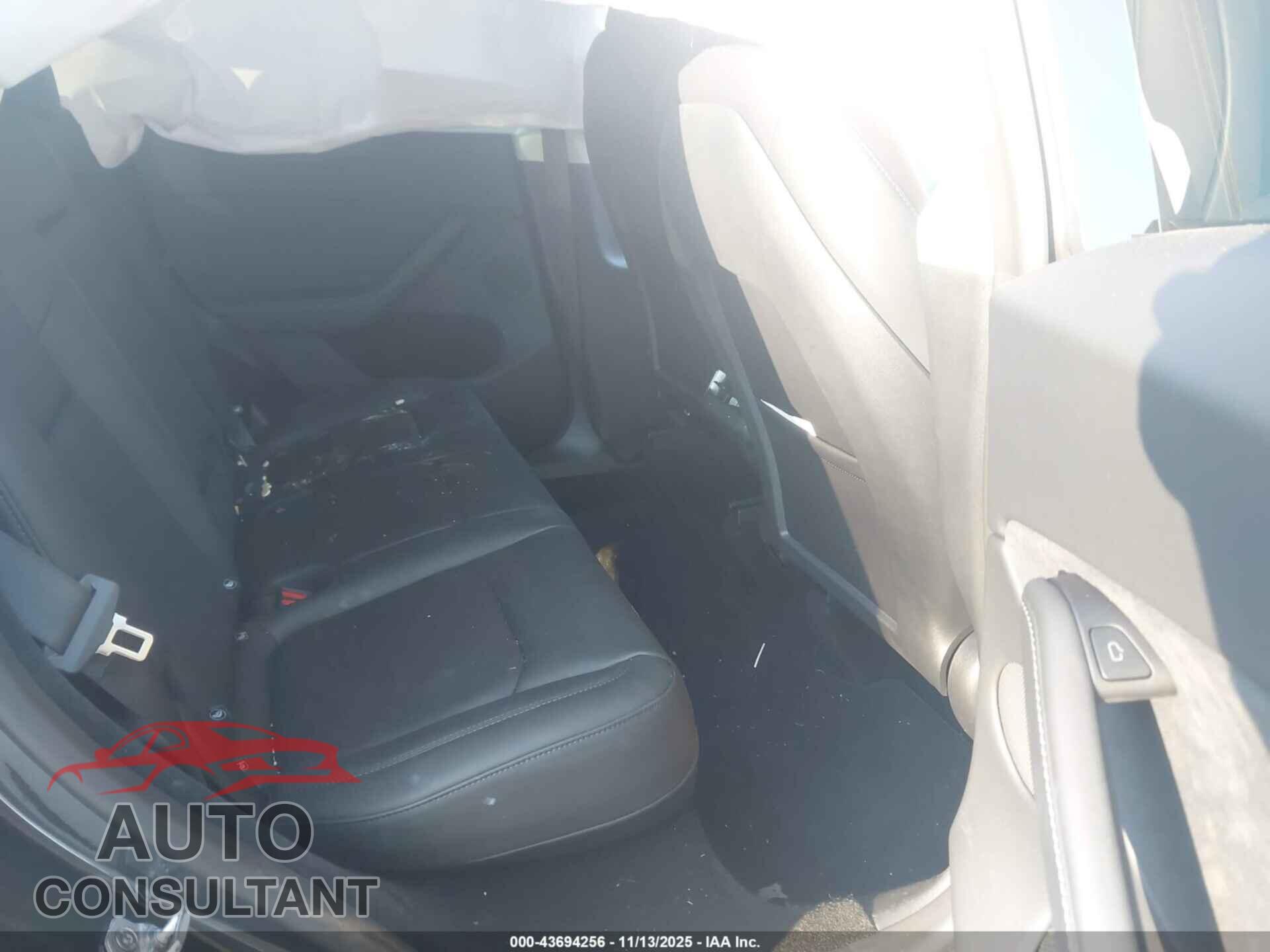 TESLA MODEL Y 2025 - 7SAYGDEDXSA349530
