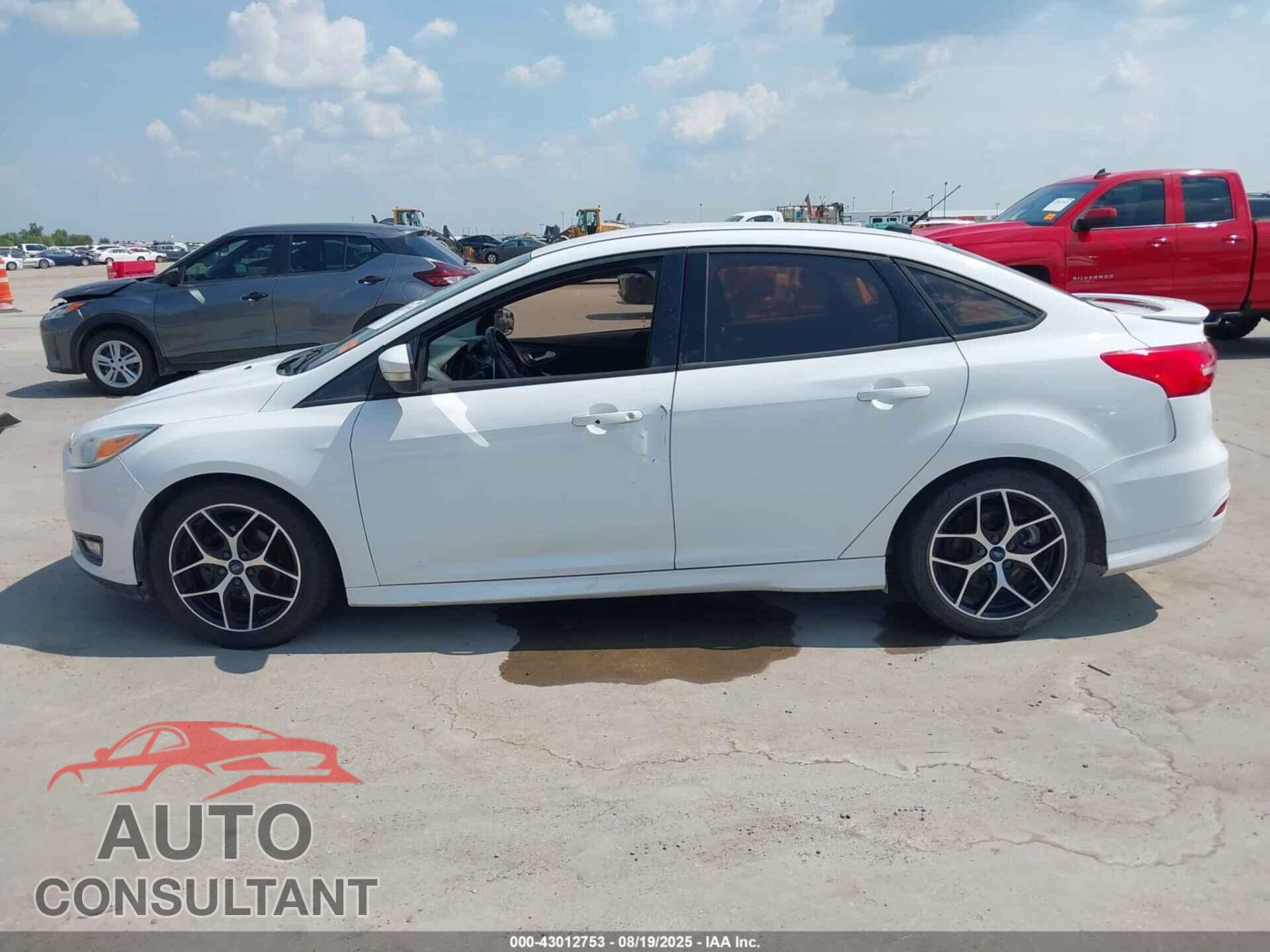 FORD FOCUS 2015 - 1FADP3F28FL260943