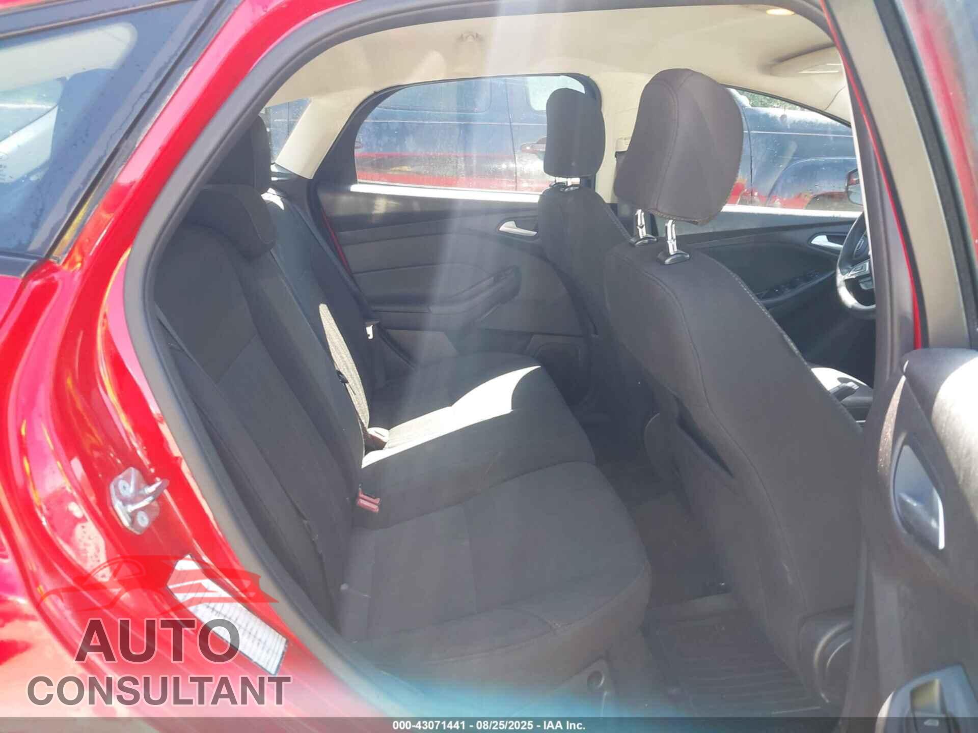 FORD FOCUS 2017 - 1FADP3K23HL268277