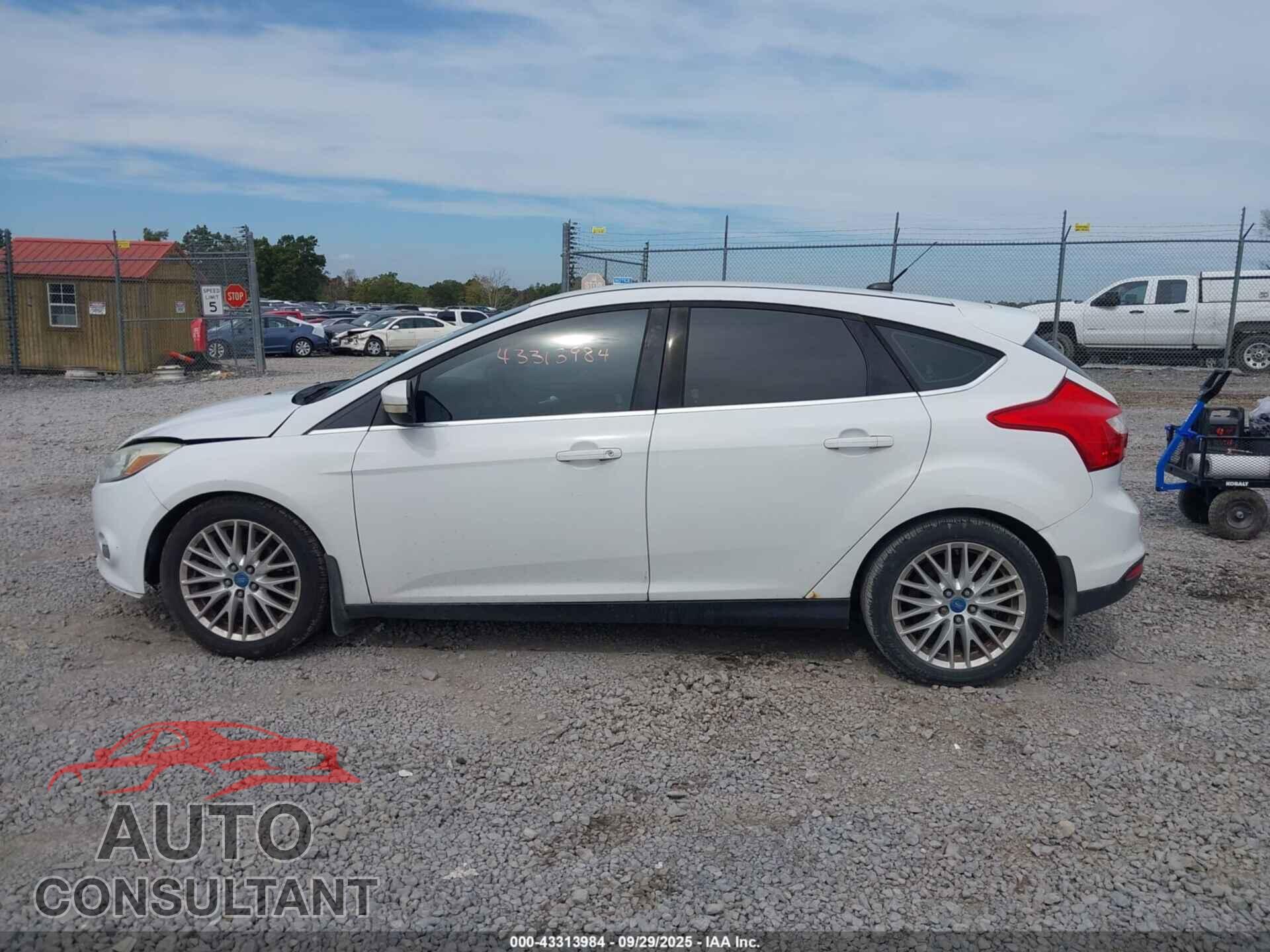 FORD FOCUS 2012 - 1FAHP3M22CL210166