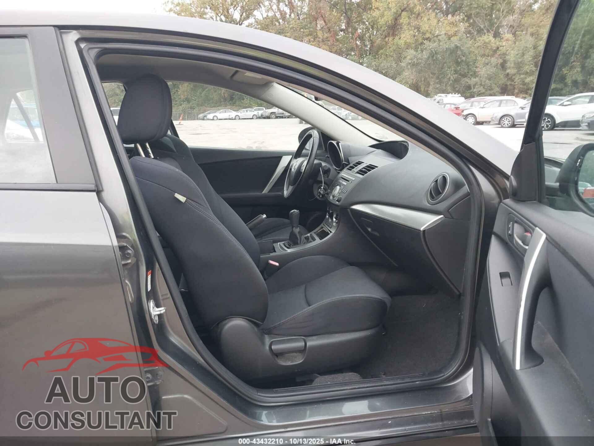 MAZDA MAZDA3 2011 - JM1BL1K59B1357740
