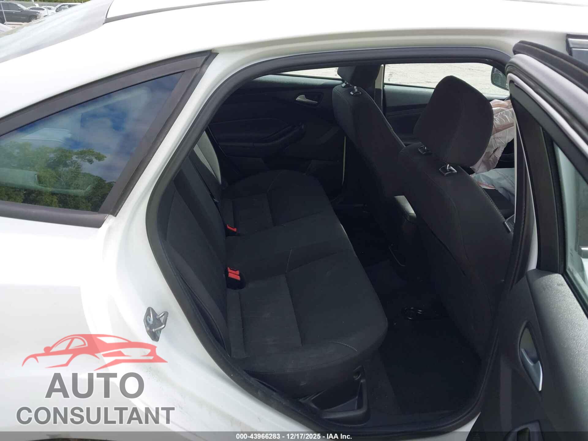 FORD FOCUS 2018 - 1FADP3F27JL328304