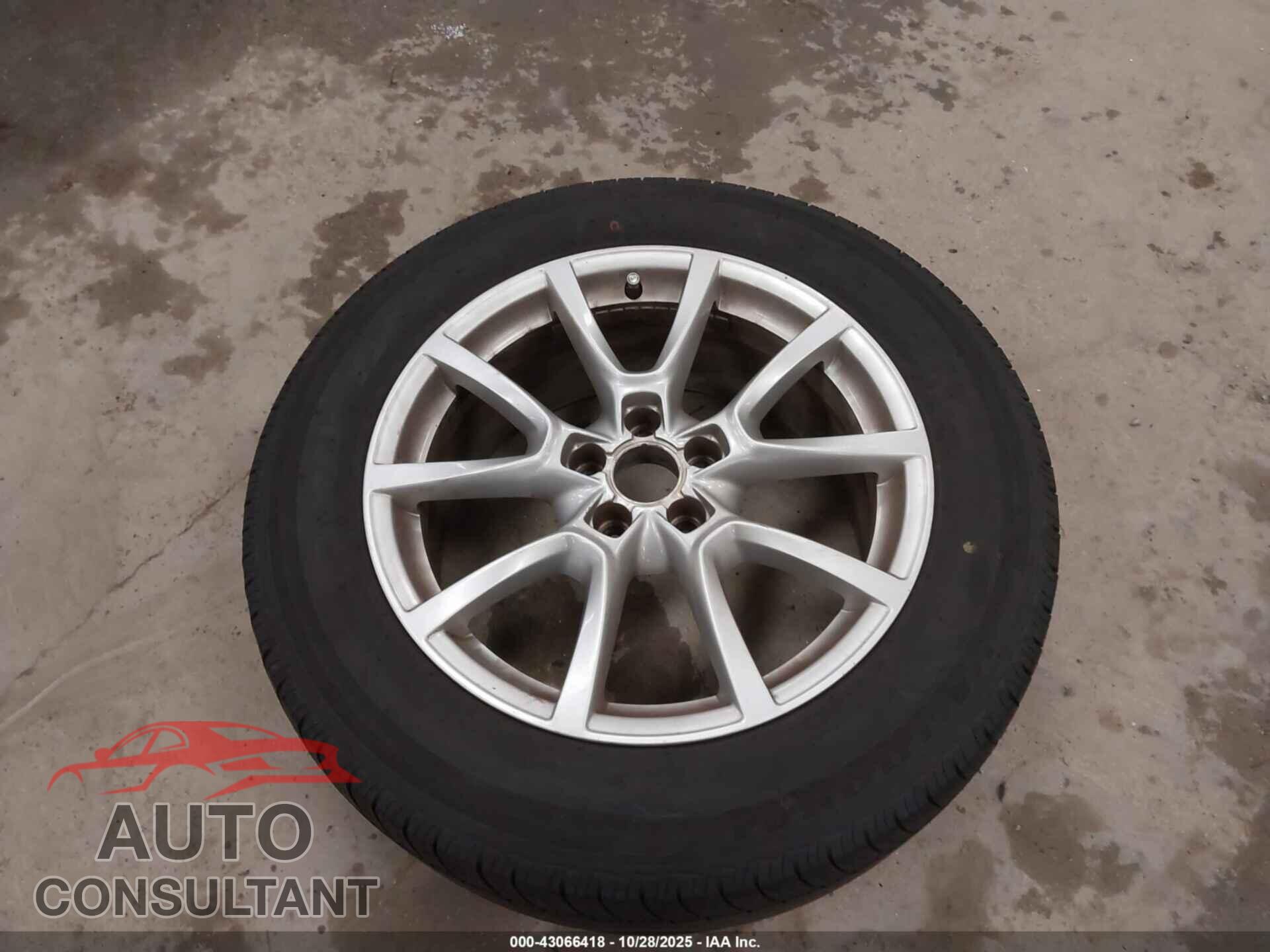 AUDI Q5 2012 - WA1LFAFP2CA051093