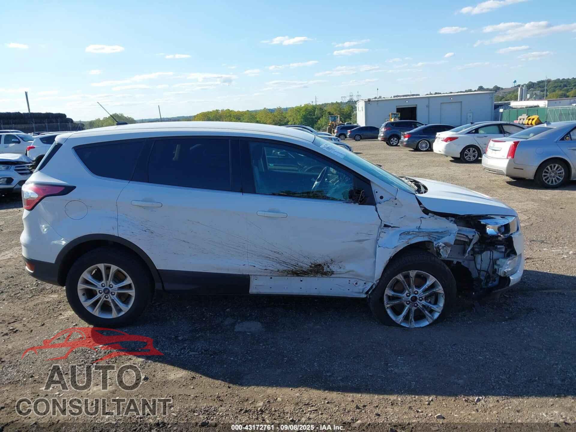 FORD ESCAPE 2017 - 1FMCU9GD1HUE75803
