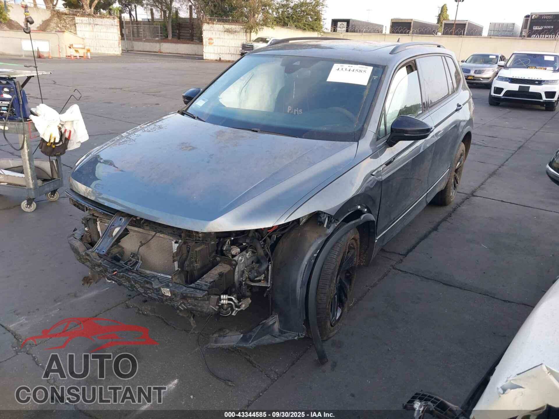 VOLKSWAGEN TIGUAN 2023 - 3VVCB7AX7PM122004