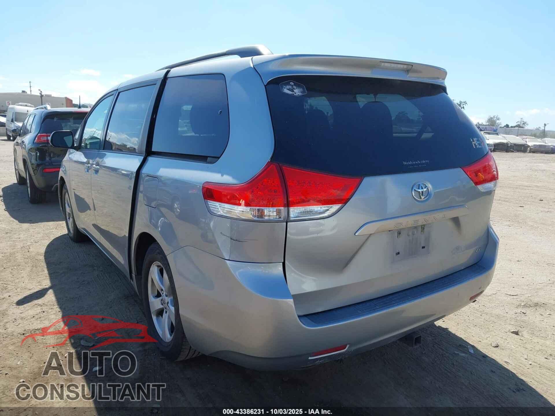 TOYOTA SIENNA 2011 - 5TDKK3DC4BS128475