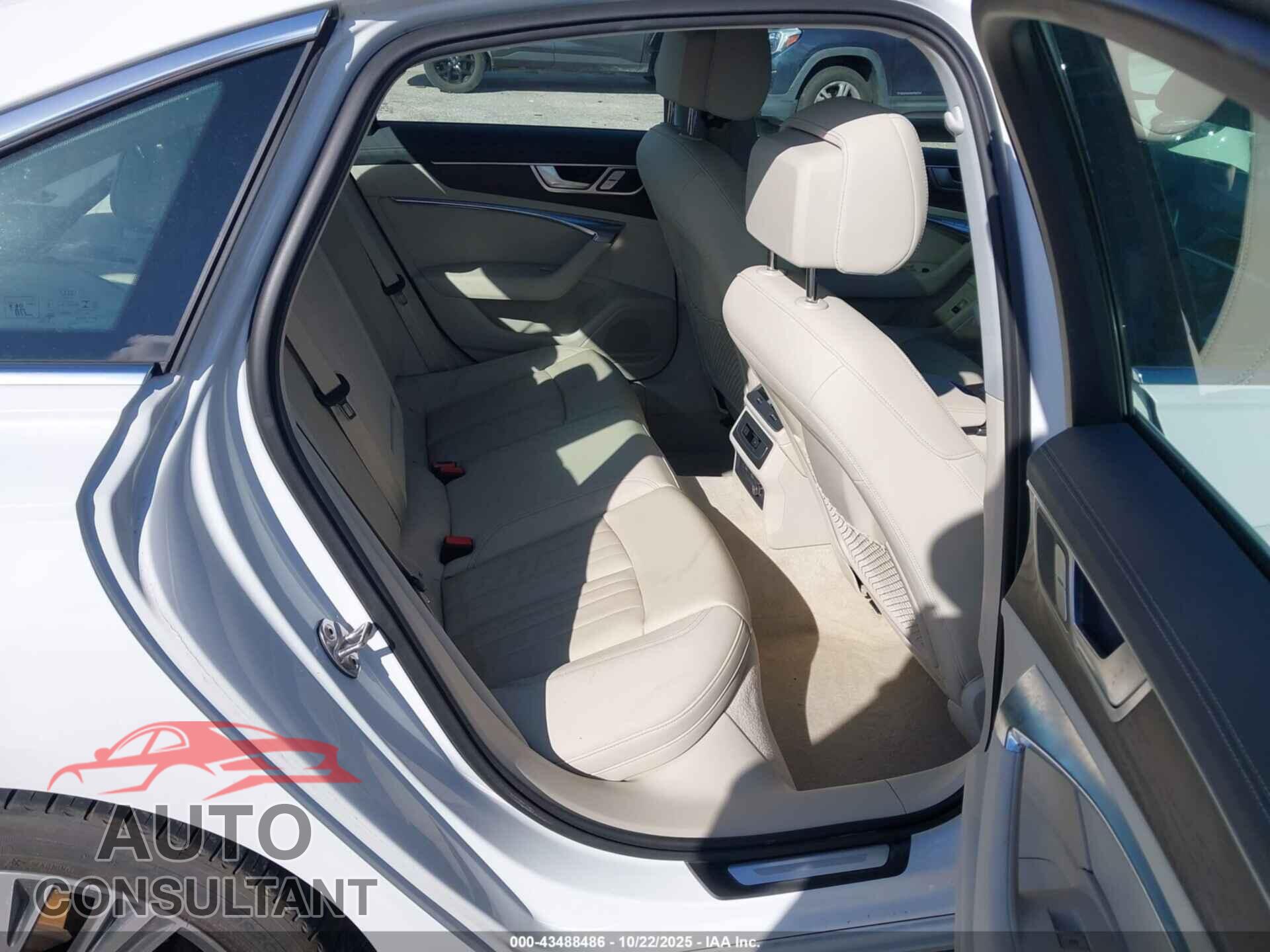 AUDI A3 2019 - WAUAUGFF7KA103519