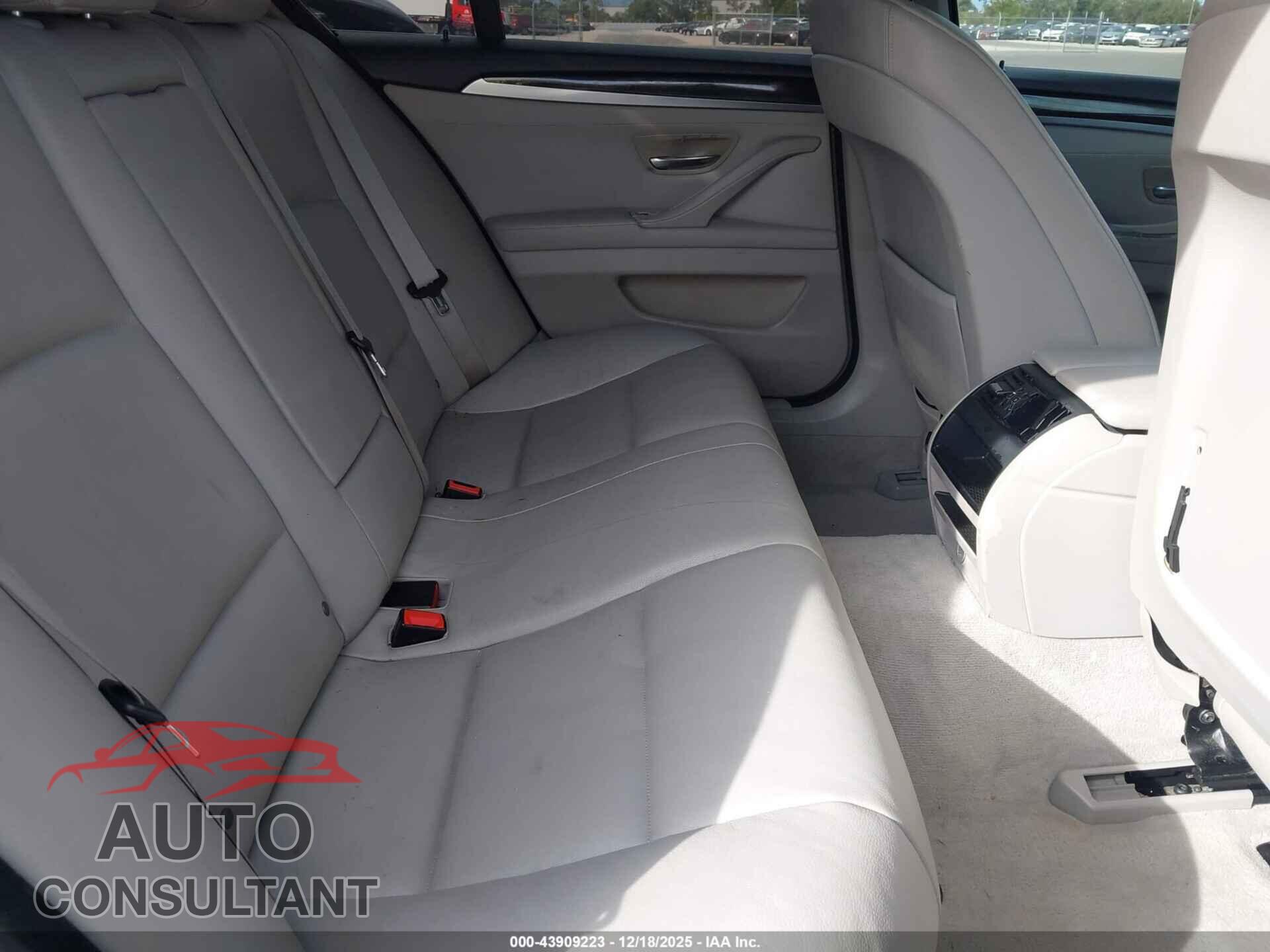 BMW 528I 2012 - WBAXH5C59CDW03597