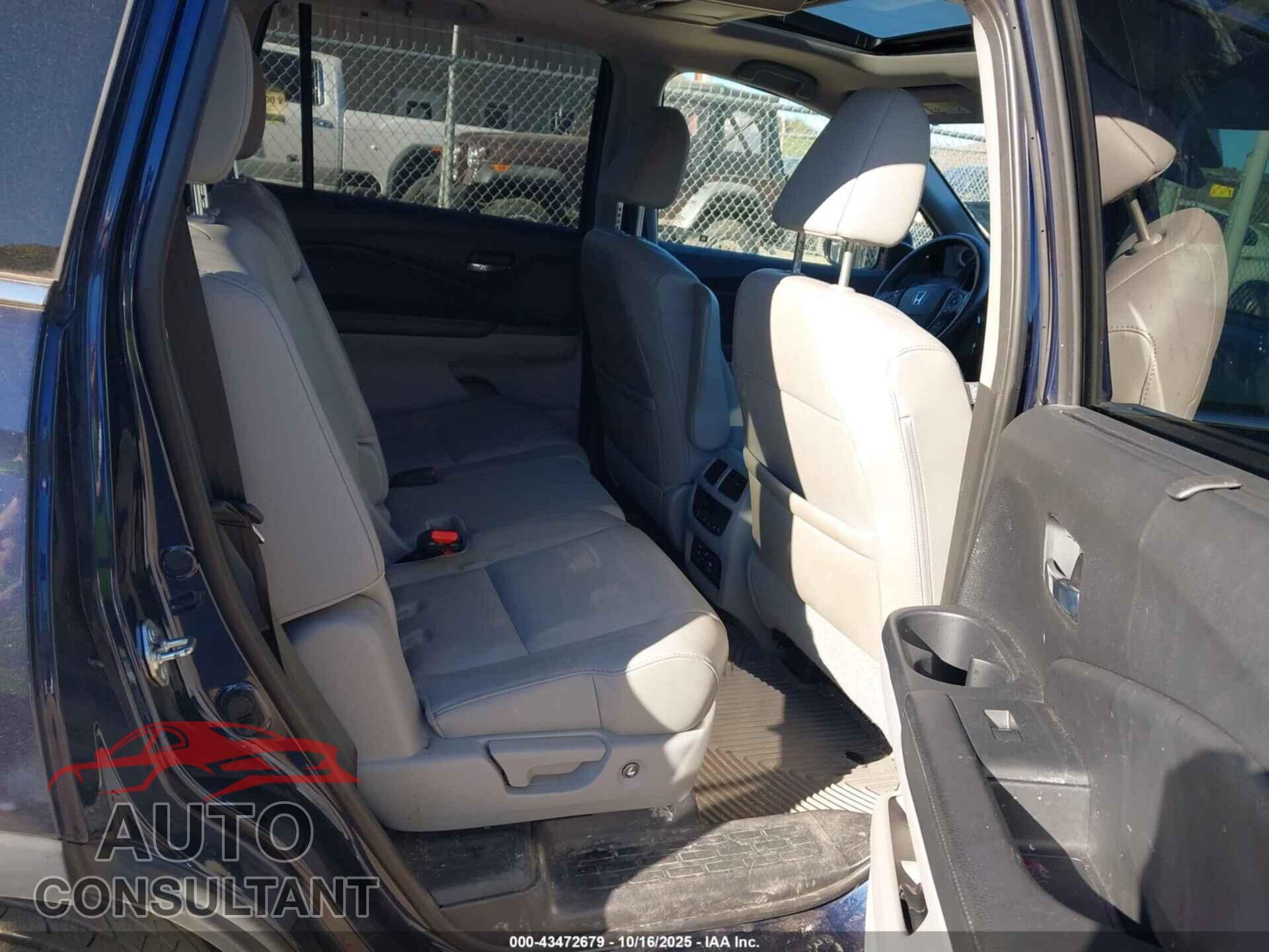 HONDA PILOT 2017 - 5FNYF6H95HB032043