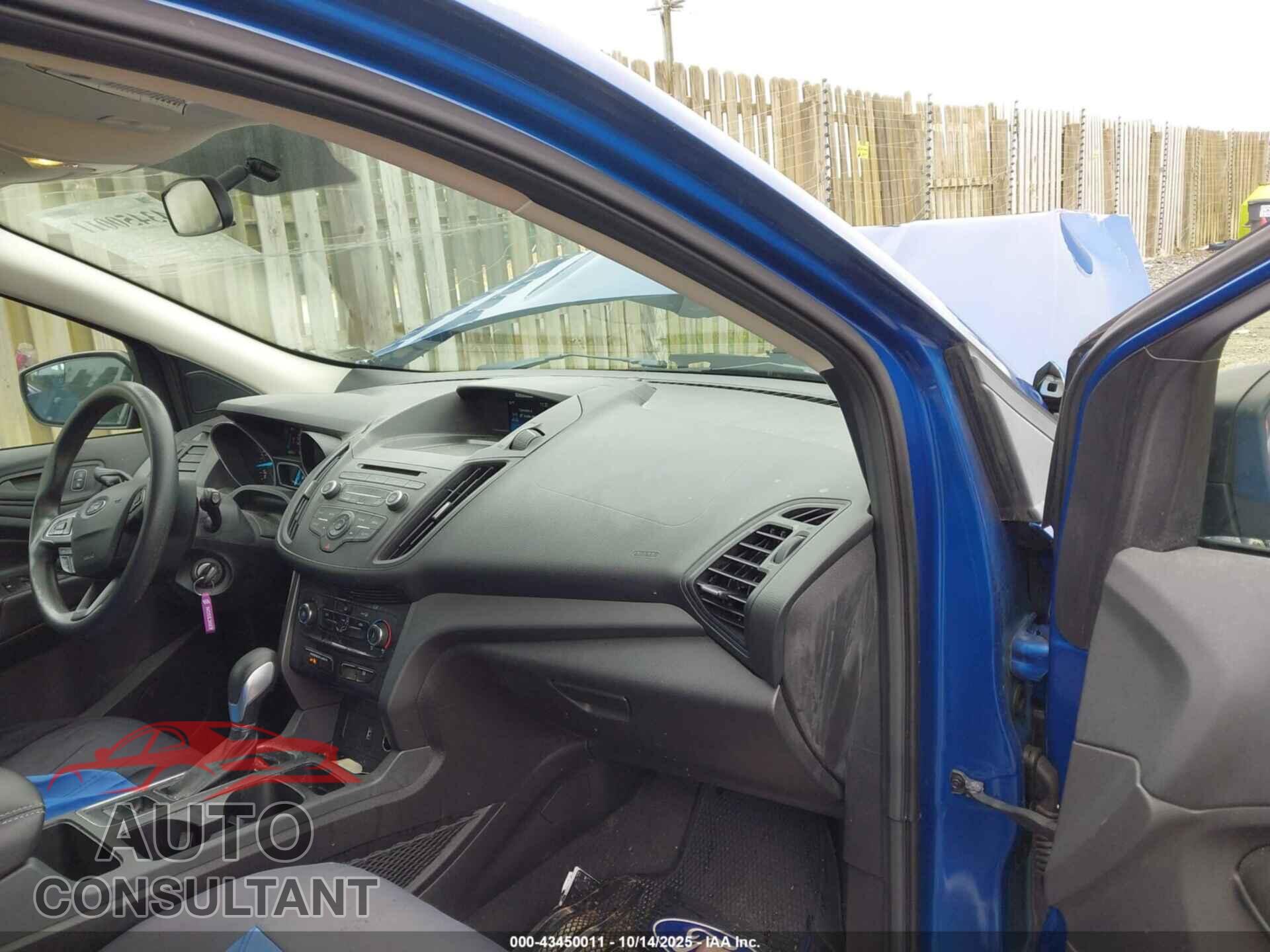 FORD ESCAPE 2017 - 1FMCU0F72HUC84995