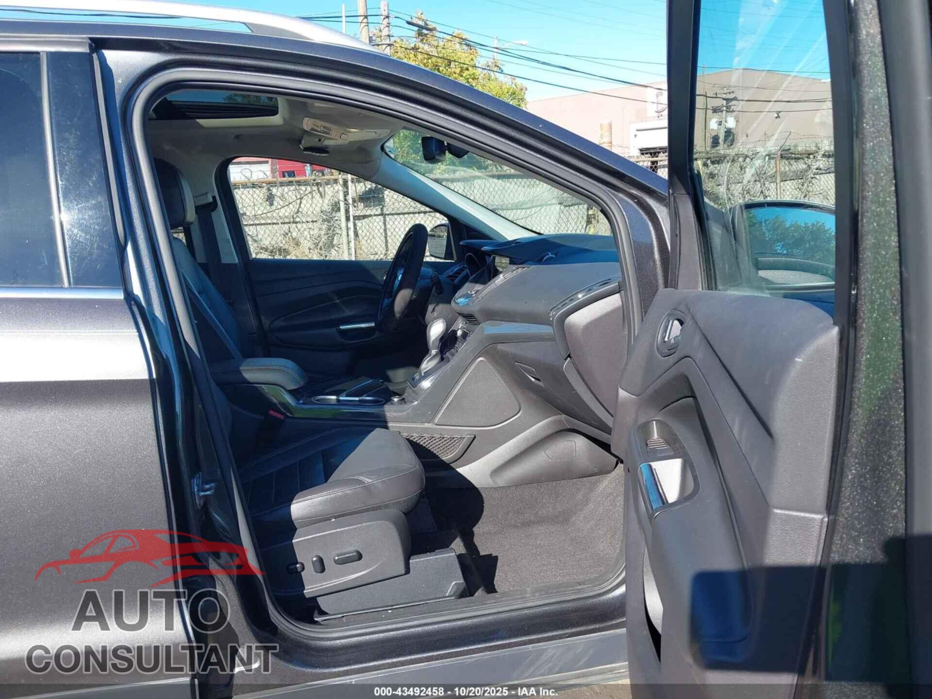 FORD ESCAPE 2016 - 1FMCU9J91GUB95088