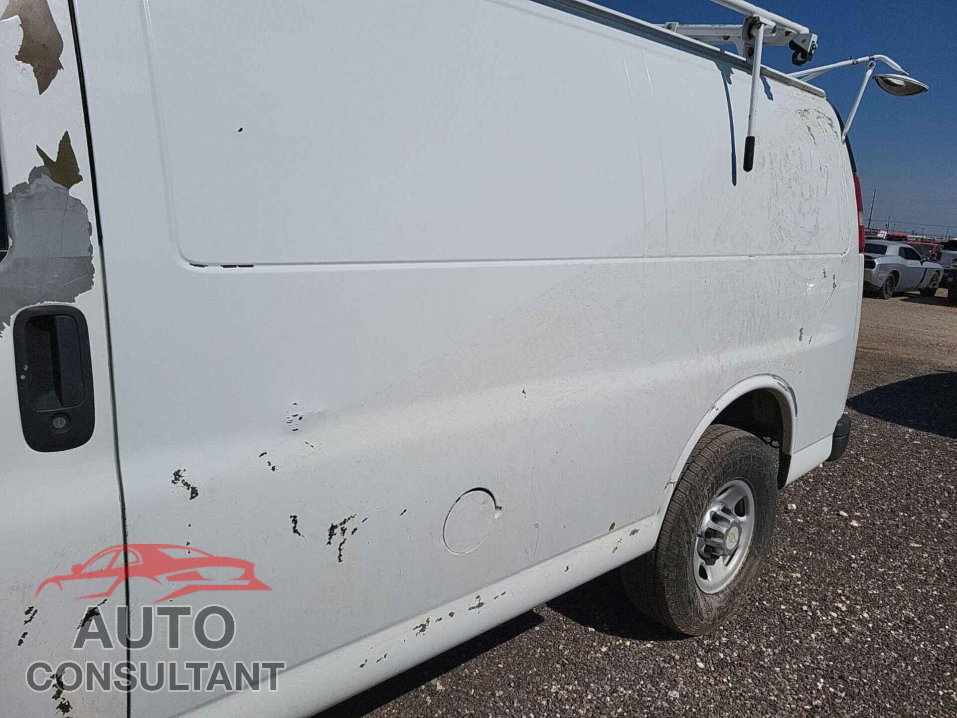 CHEVROLET EXPRESS G2500 2011 - 1GCWGFCA0B1168828
