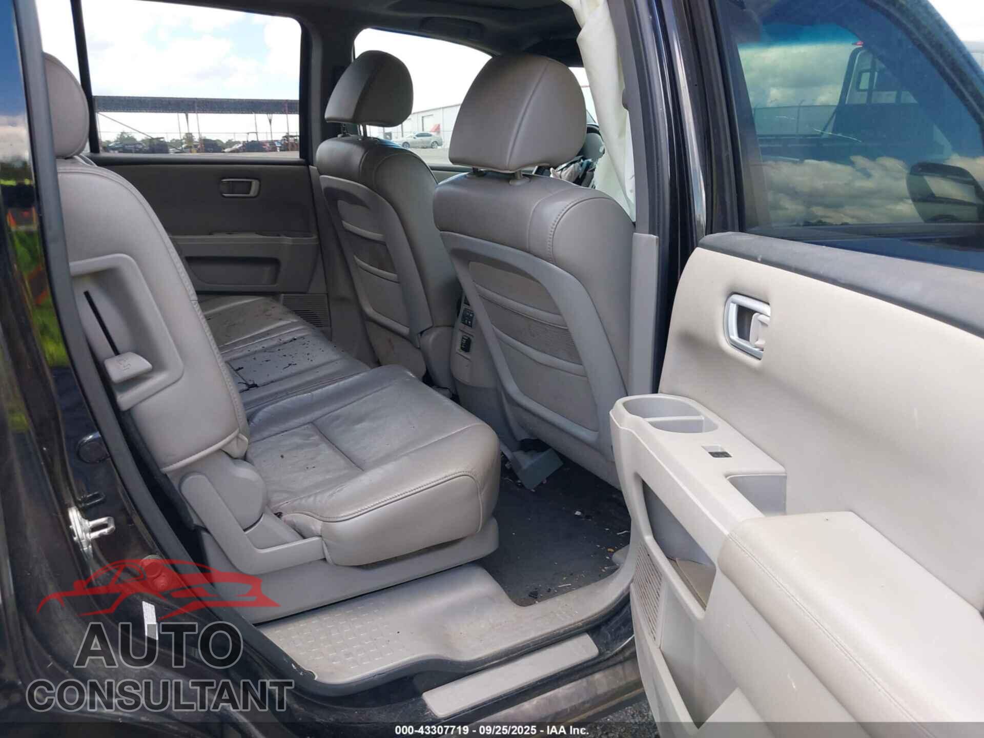 HONDA PILOT 2011 - 5FNYF3H5XBB036317