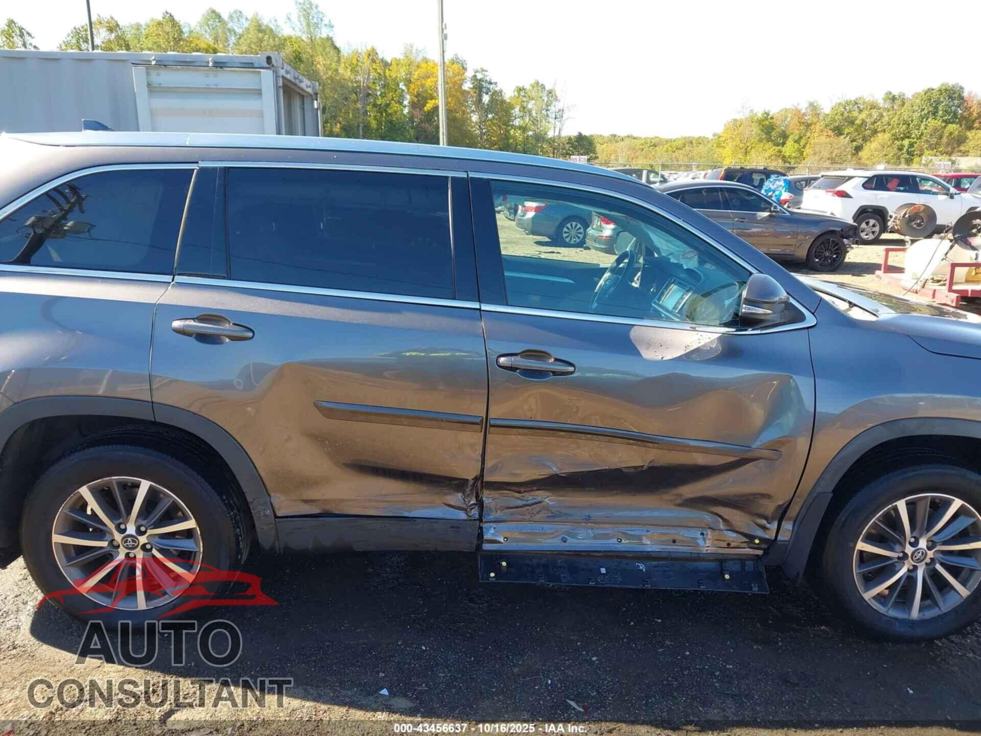 TOYOTA HIGHLANDER 2019 - 5TDJZRFH2KS602748