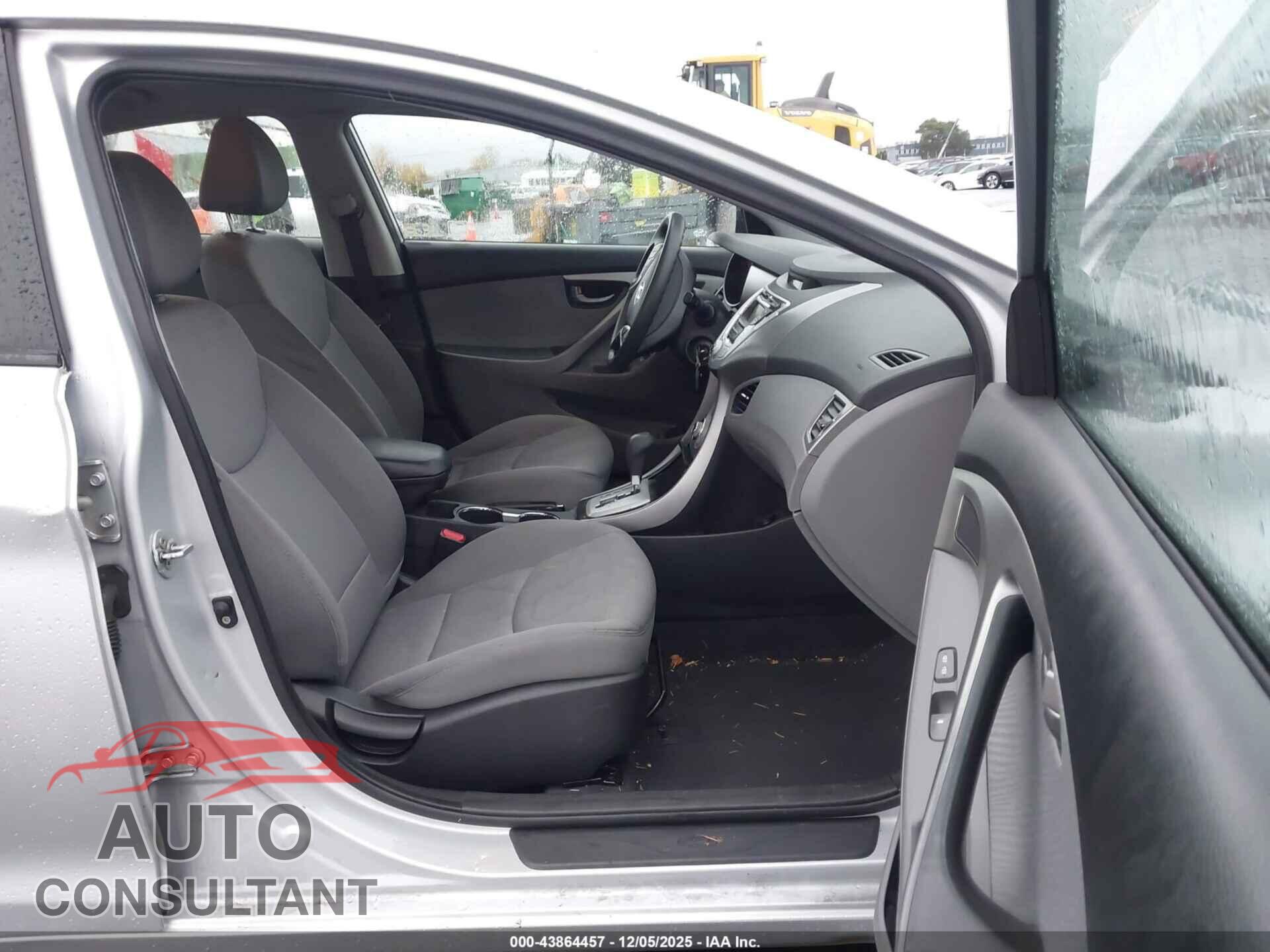 HYUNDAI ELANTRA 2012 - KMHDH4AE5CU206550